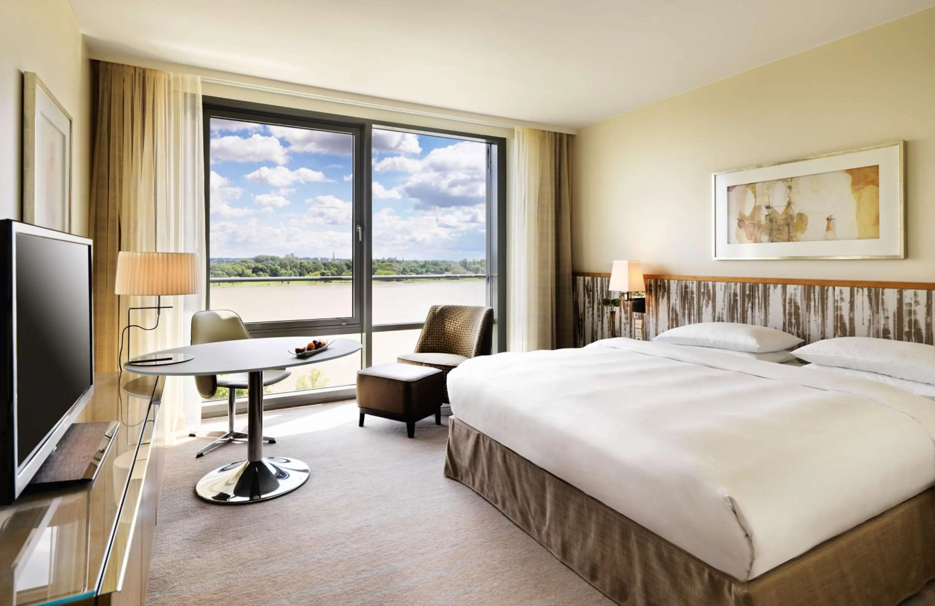 King Room with River View in Hyatt Regency Mainz