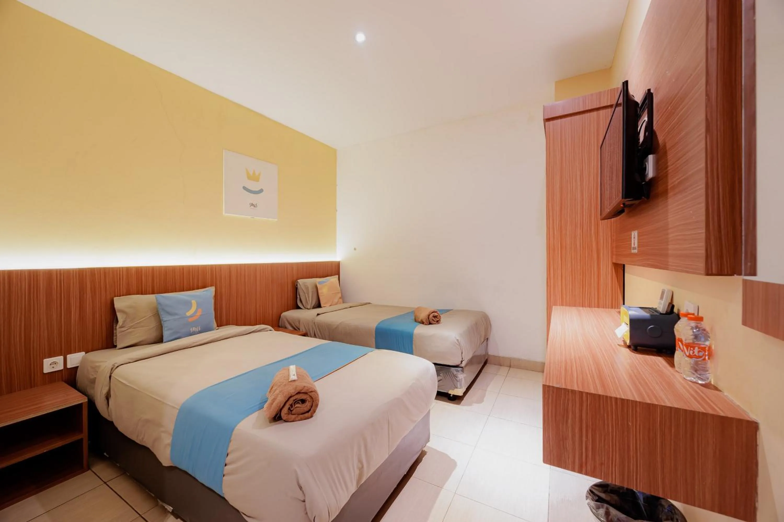 Superior Twin Room in Sans Hotel Roxy Jakarta