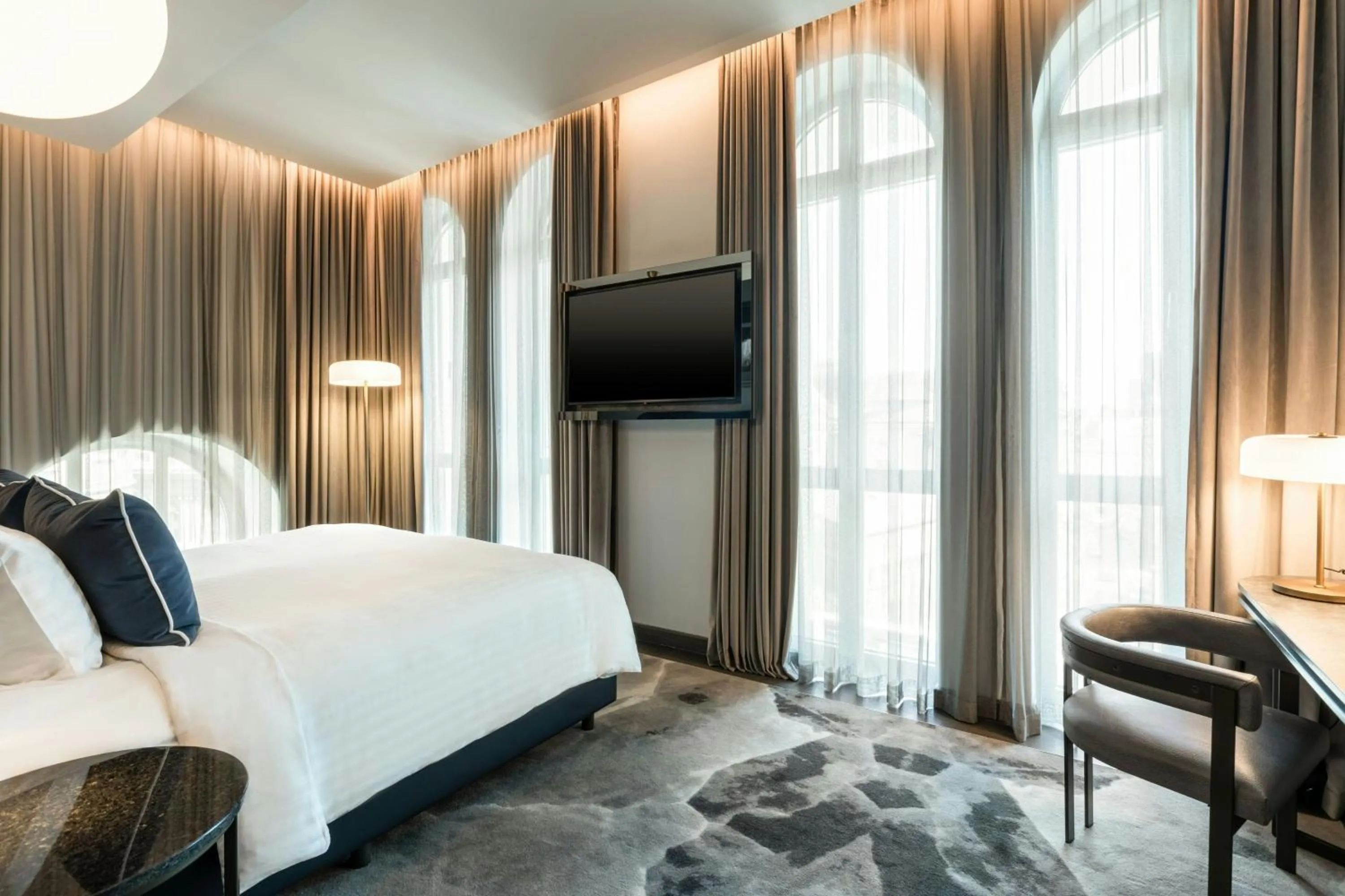 Titanium 1 BedRoom Suite with 1 King Bed in The Marmorosch Bucharest, Autograph Collection