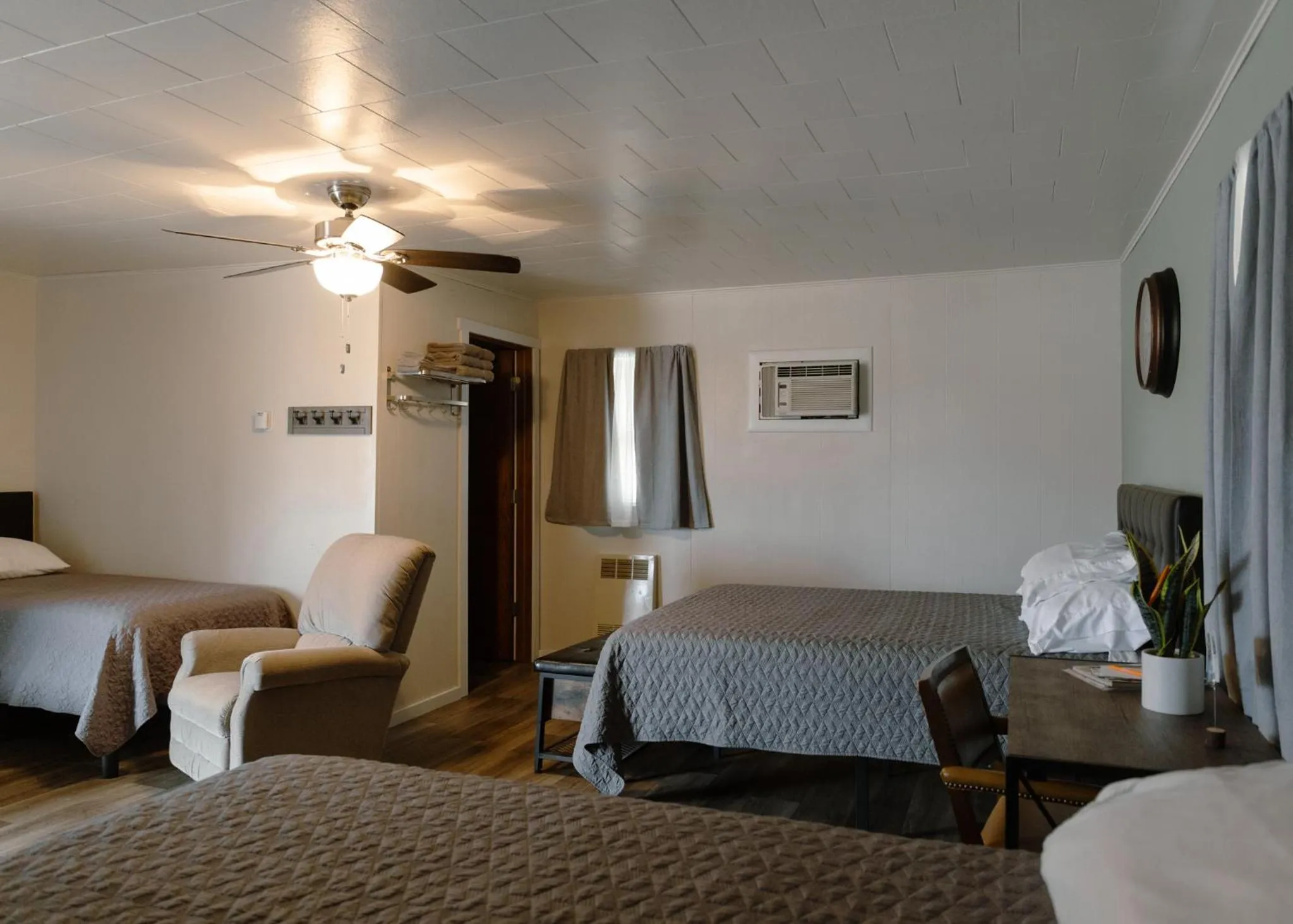 Deluxe Double Room in East Side Motel & Cabins
