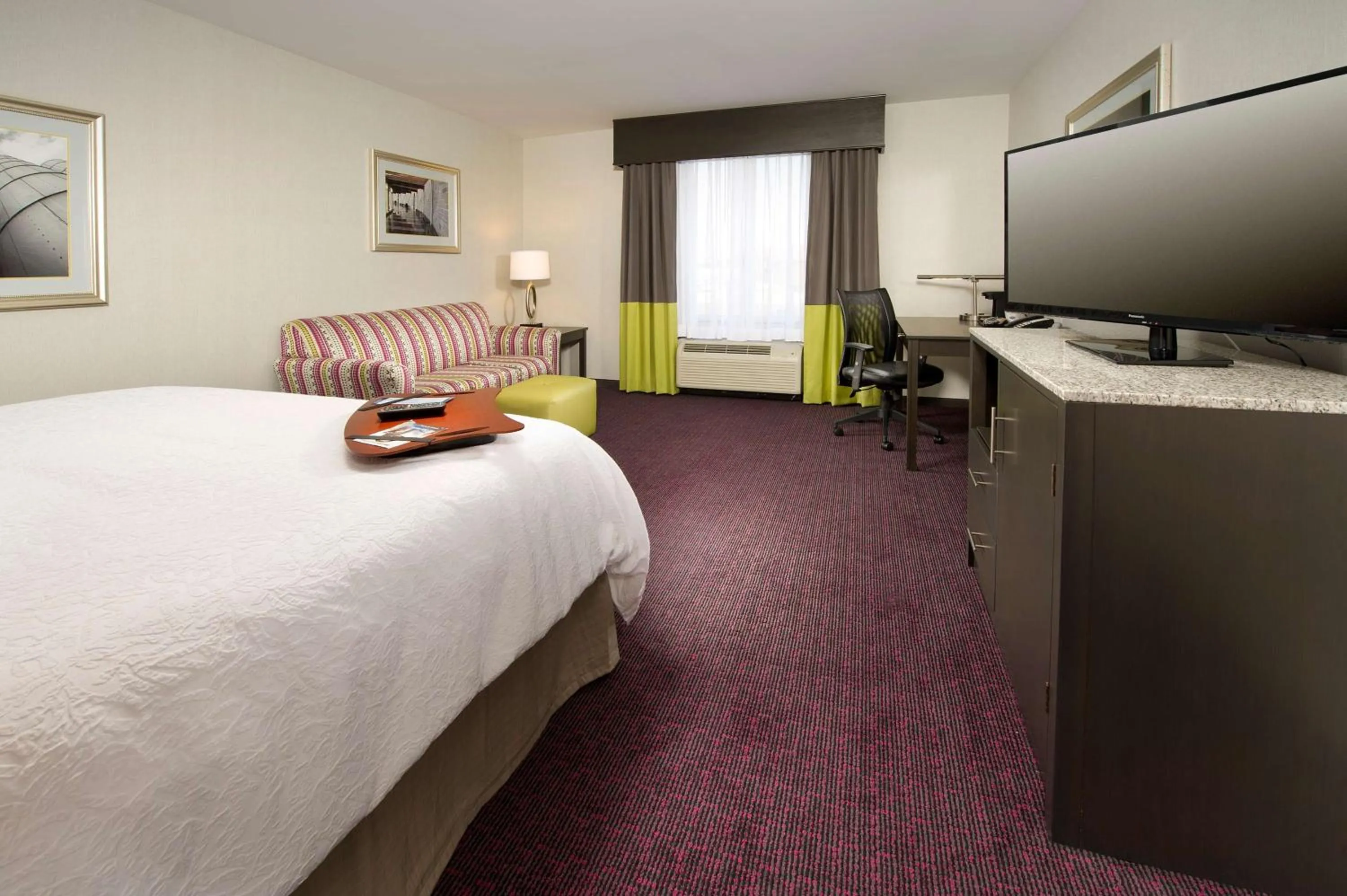 King Room with Sofa Bed - Non-Smoking in Hampton Inn & Suites - Buffalo Airport