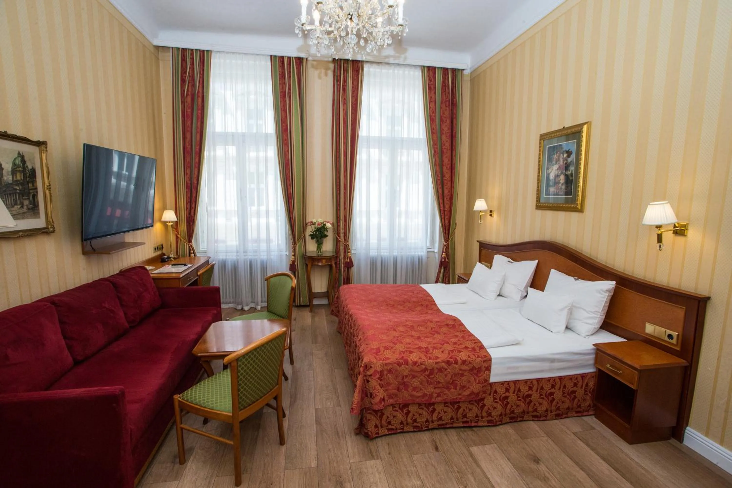 Superior Double Room in Pension Opera Suites I Self Check In