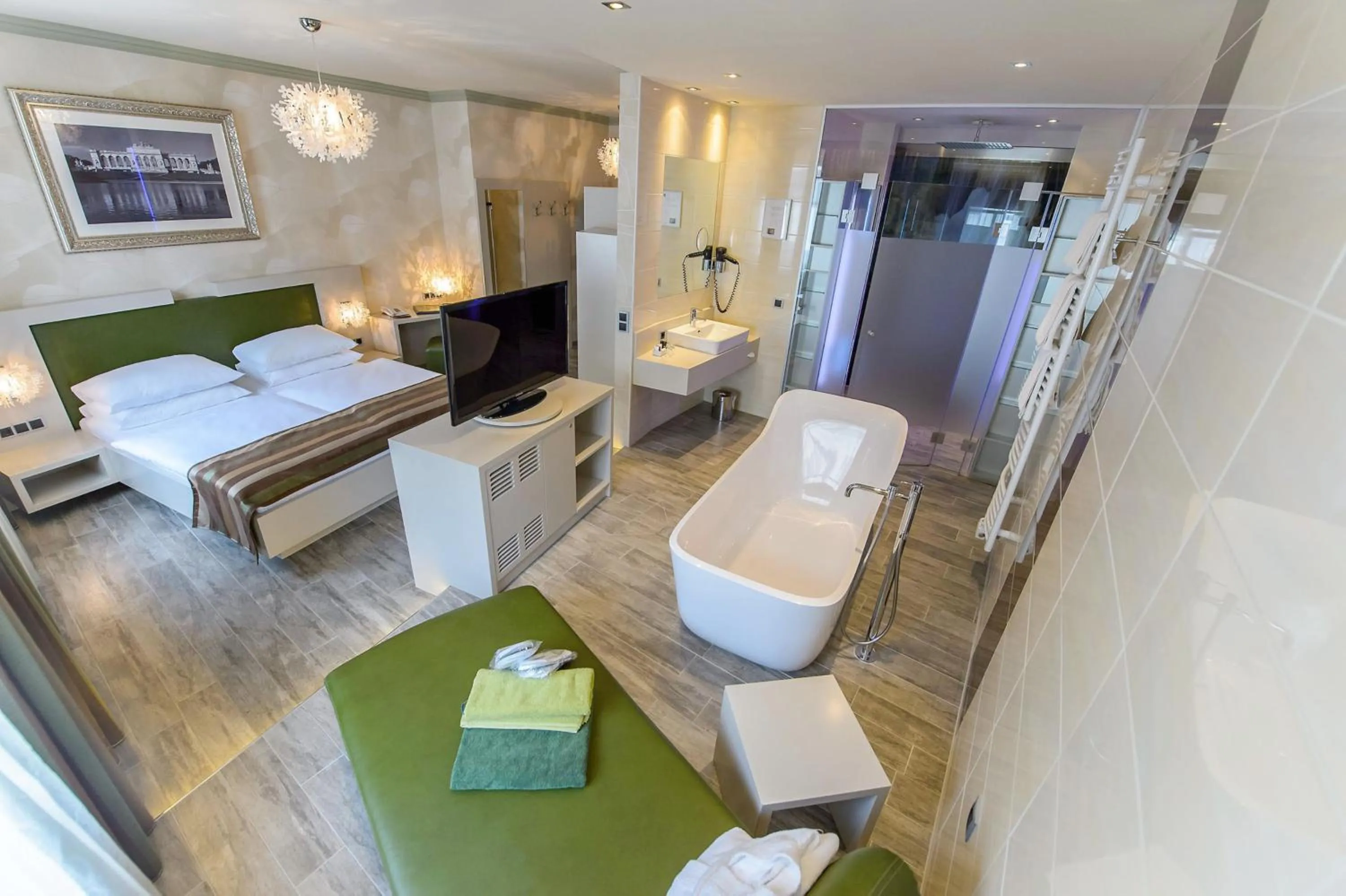 Luxury Suite with Infrared Cabin  in Hotel Vienna beim Prater