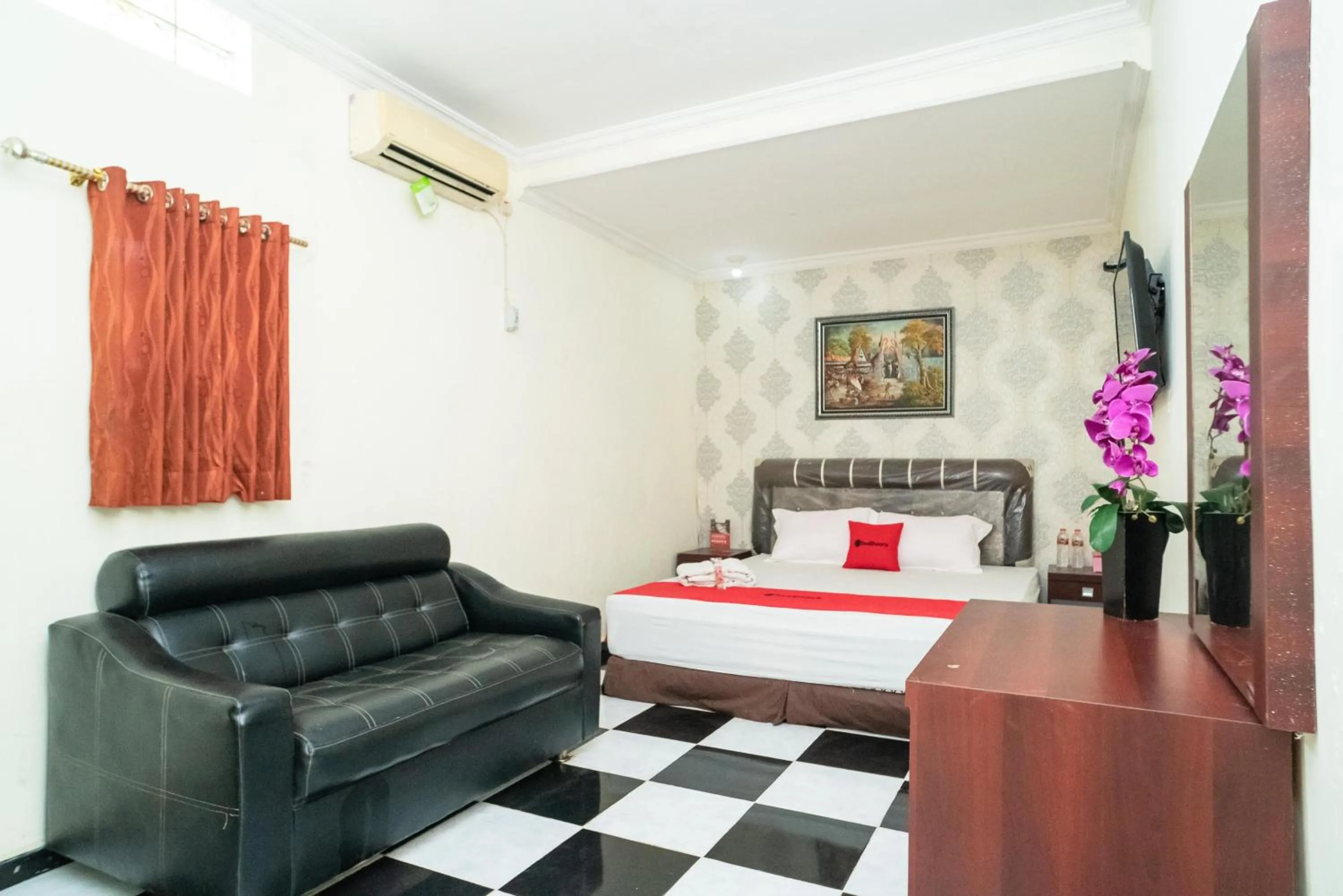 Deluxe Double Room in RedDoorz near Uniska Banjarmasin