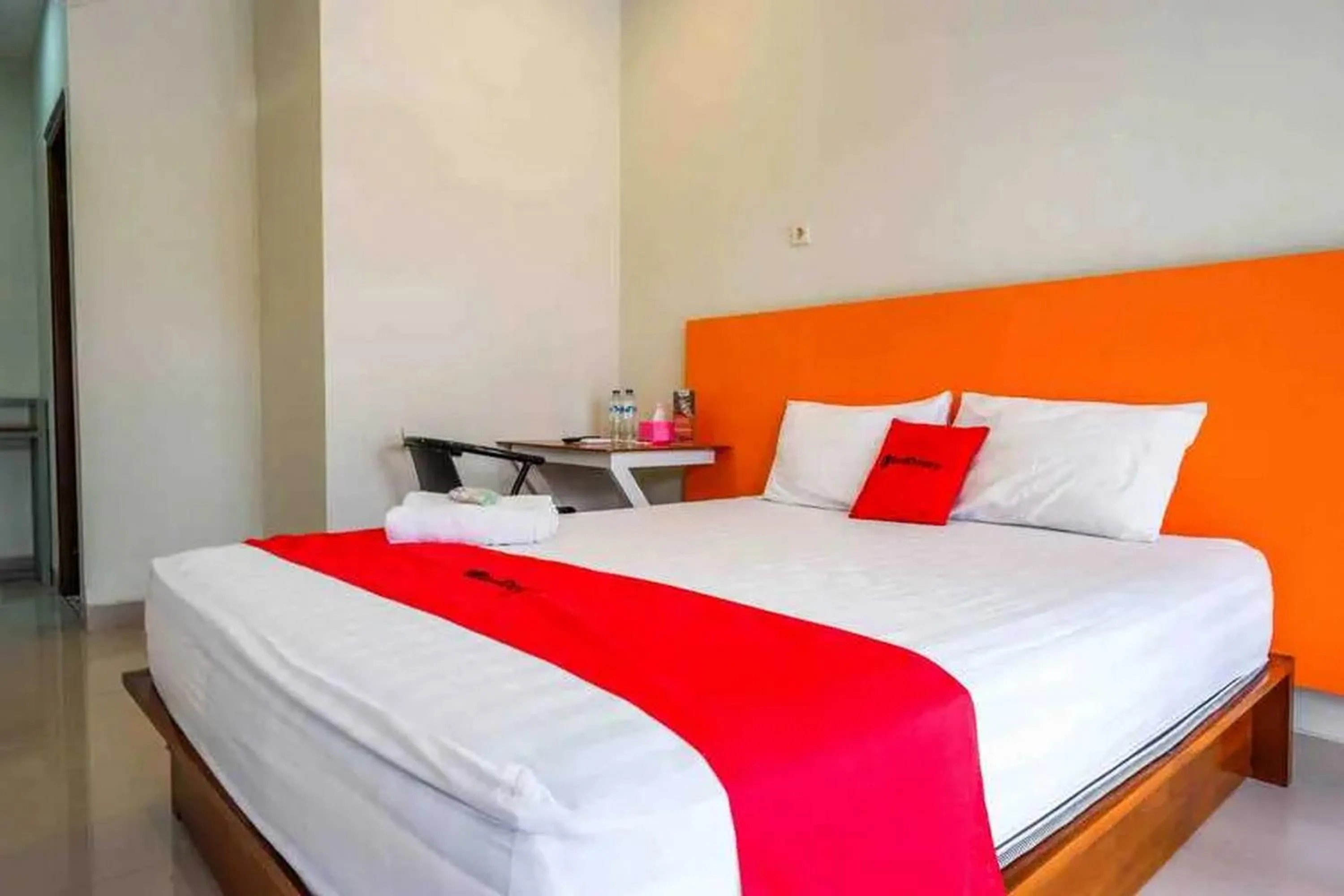 Double Room in Reddoorz near Stadion Kridosono Blora