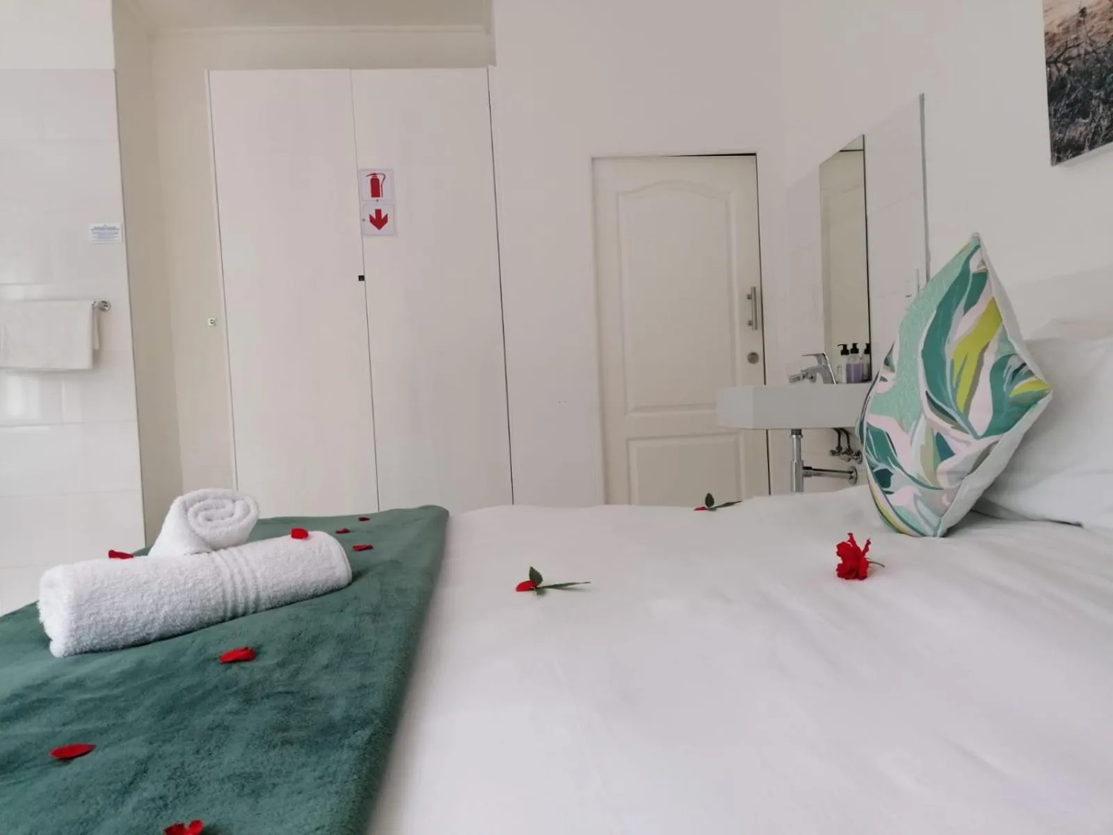 Superior King Room (Valley Facing) - single occupancy in theLAB Robertson