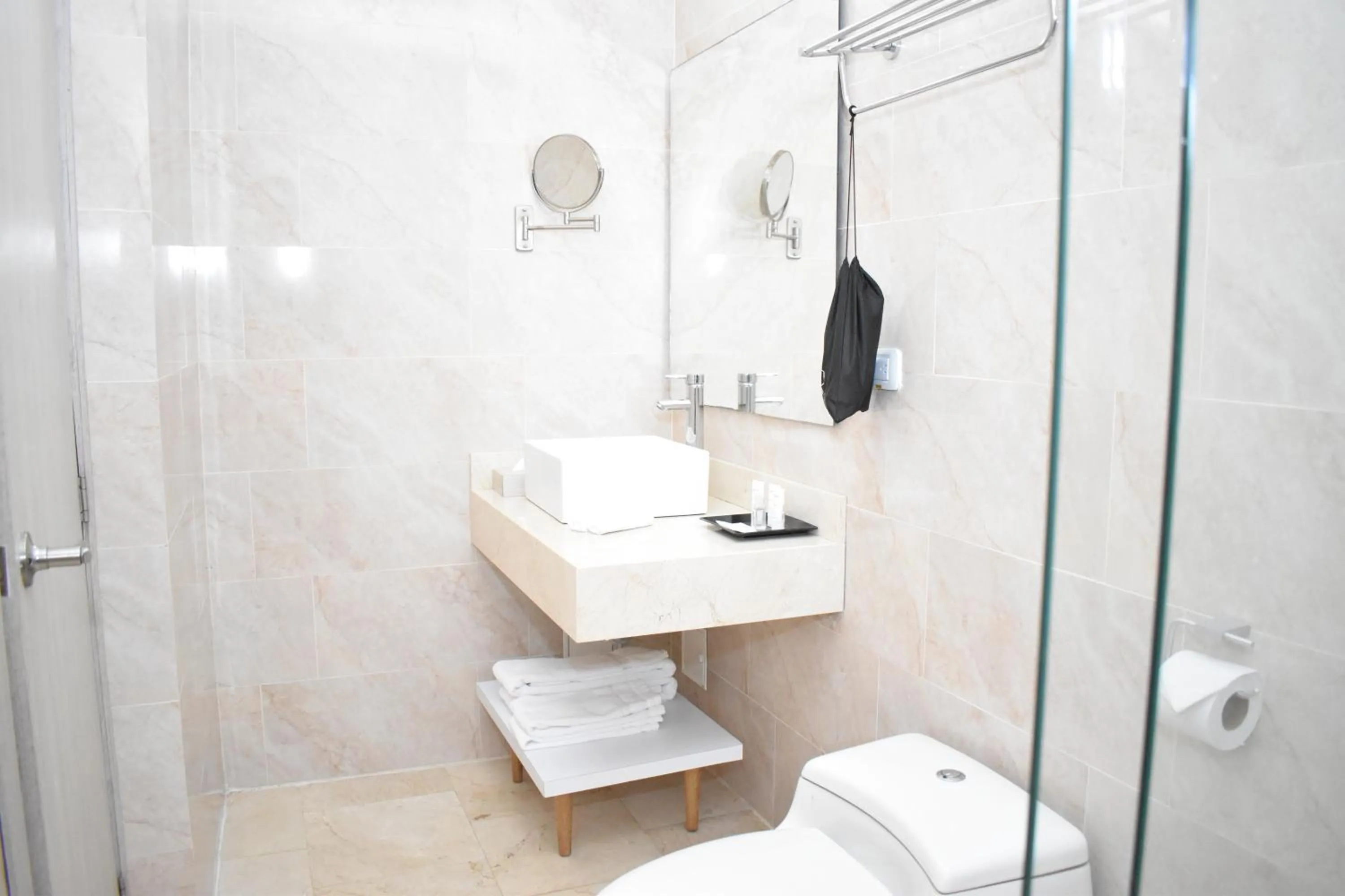 King Suite with City View - Non-Smoking in Radisson Diamond Barranquilla