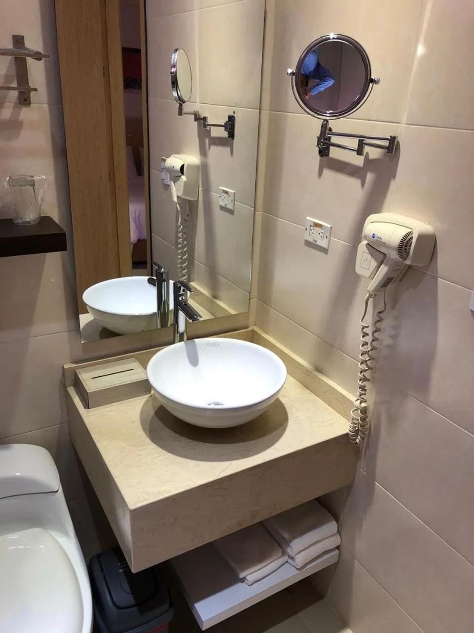 Premium Queen Room with City View - Non-Smoking in Radisson Diamond Barranquilla