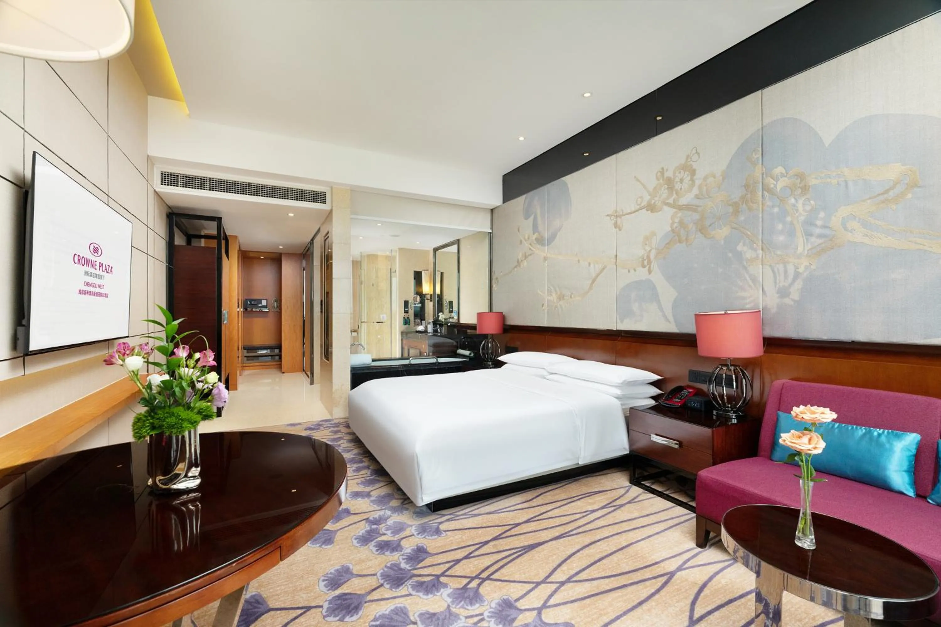 Standard King Room with Balcony in Crowne Plaza Chengdu West by IHG
