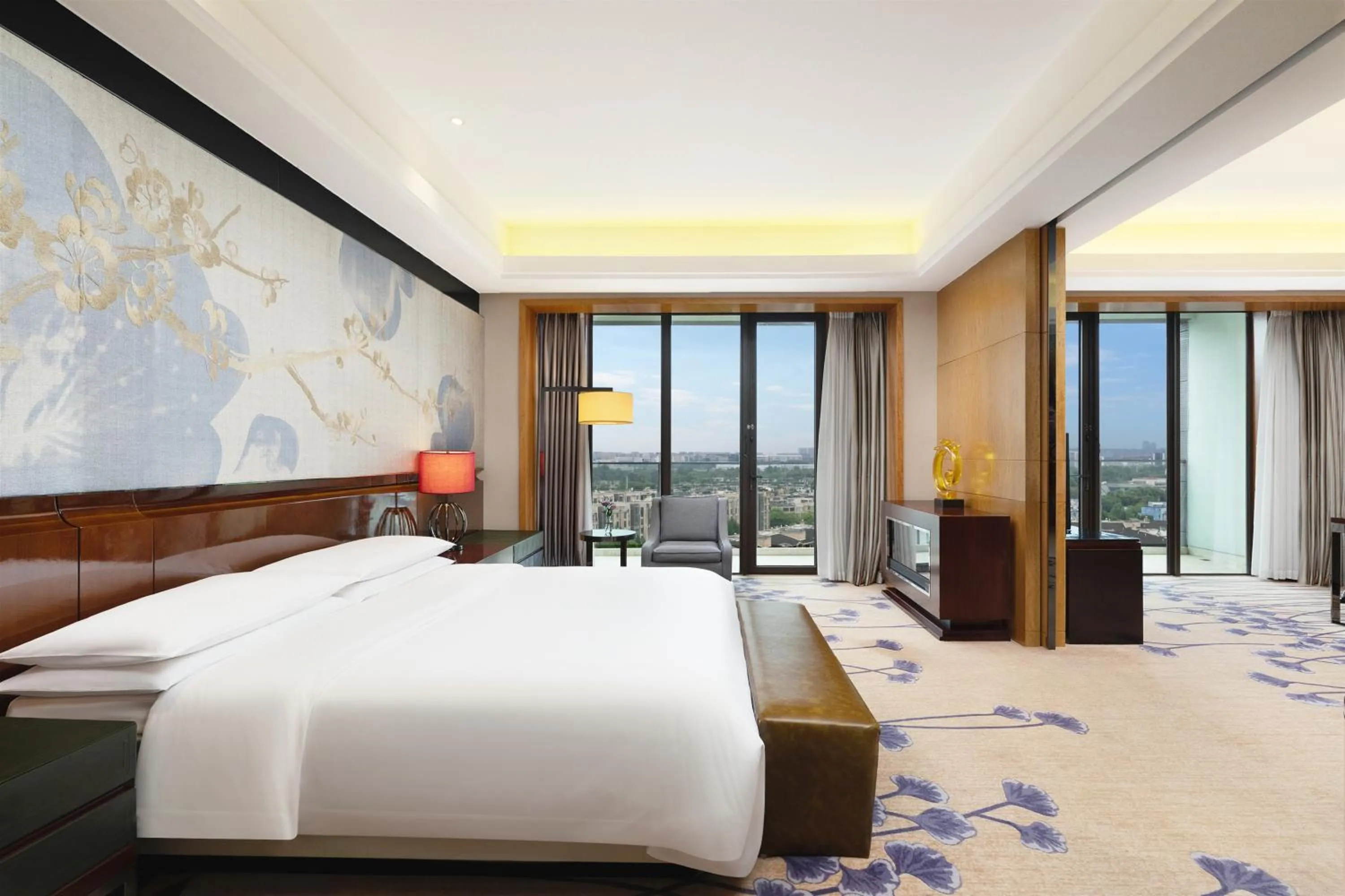 One-Bedroom Suite with Balcony in Crowne Plaza Chengdu West by IHG