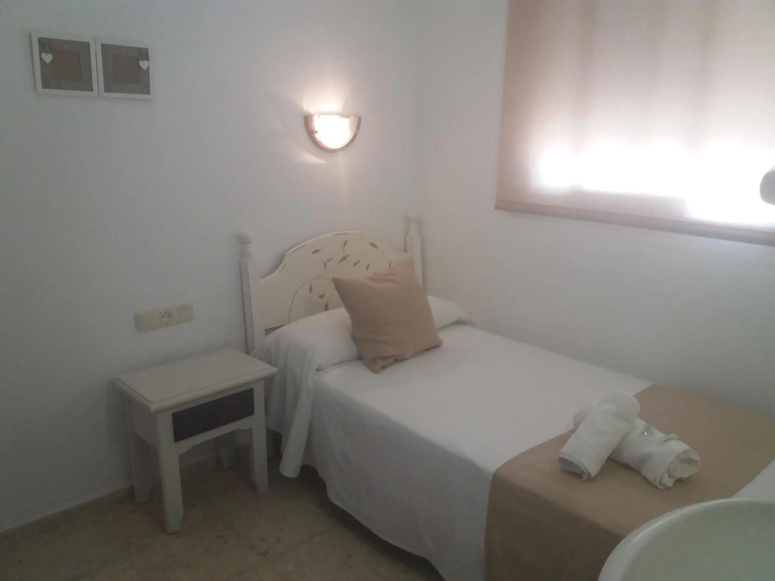 Single Room with Shared External Bathroom in Hospederia Islasol
