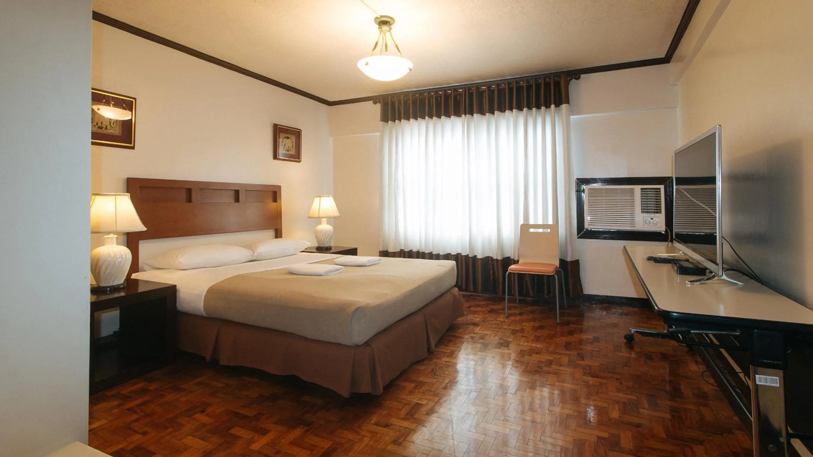 Standard Double Room in El Rico Suite Makati by RedDoorz