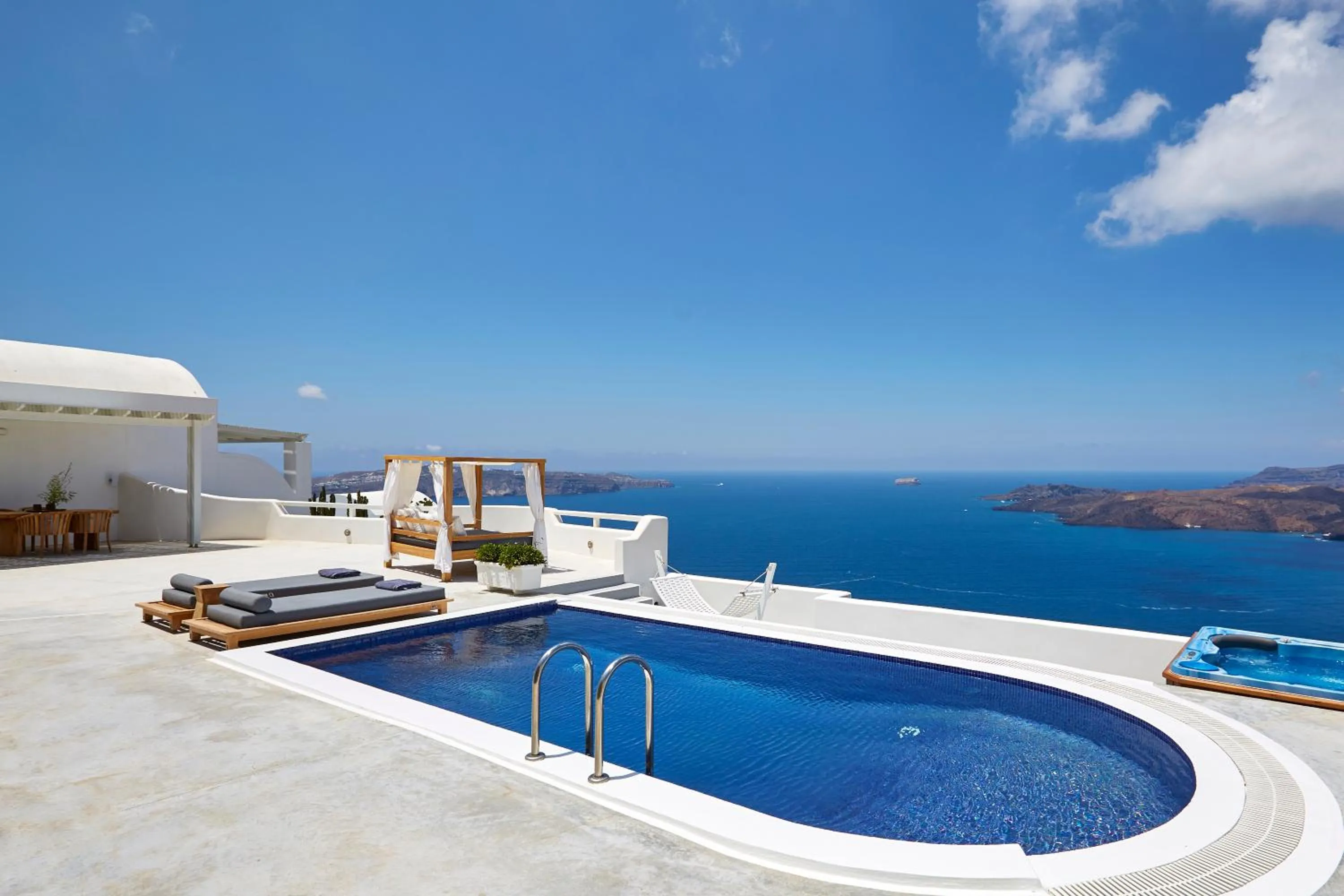 Honeymoon Villa with Private Pool and Caldera View in Celestia Grand