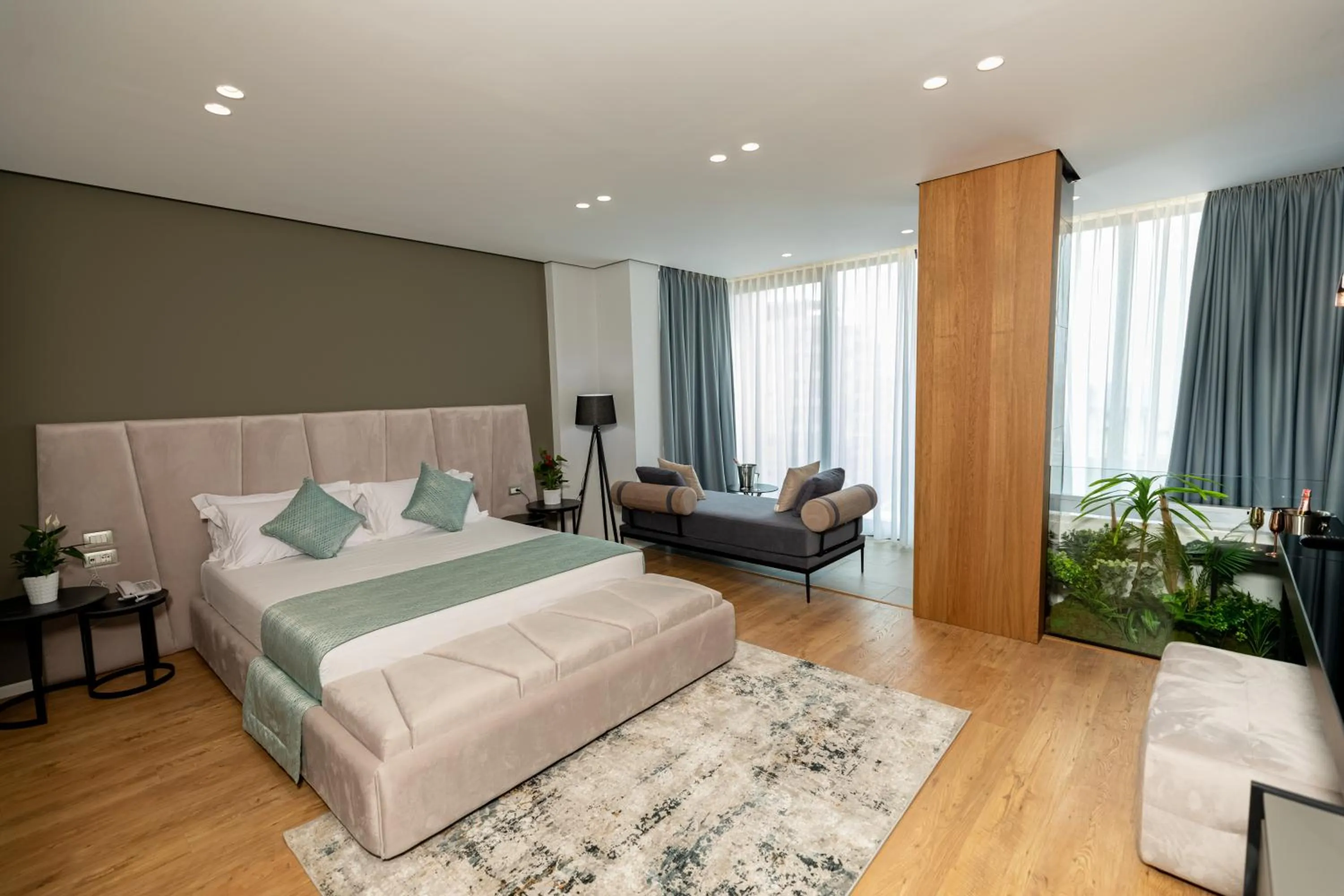 Suite with Hot Tub in Ames Hotel & SPA