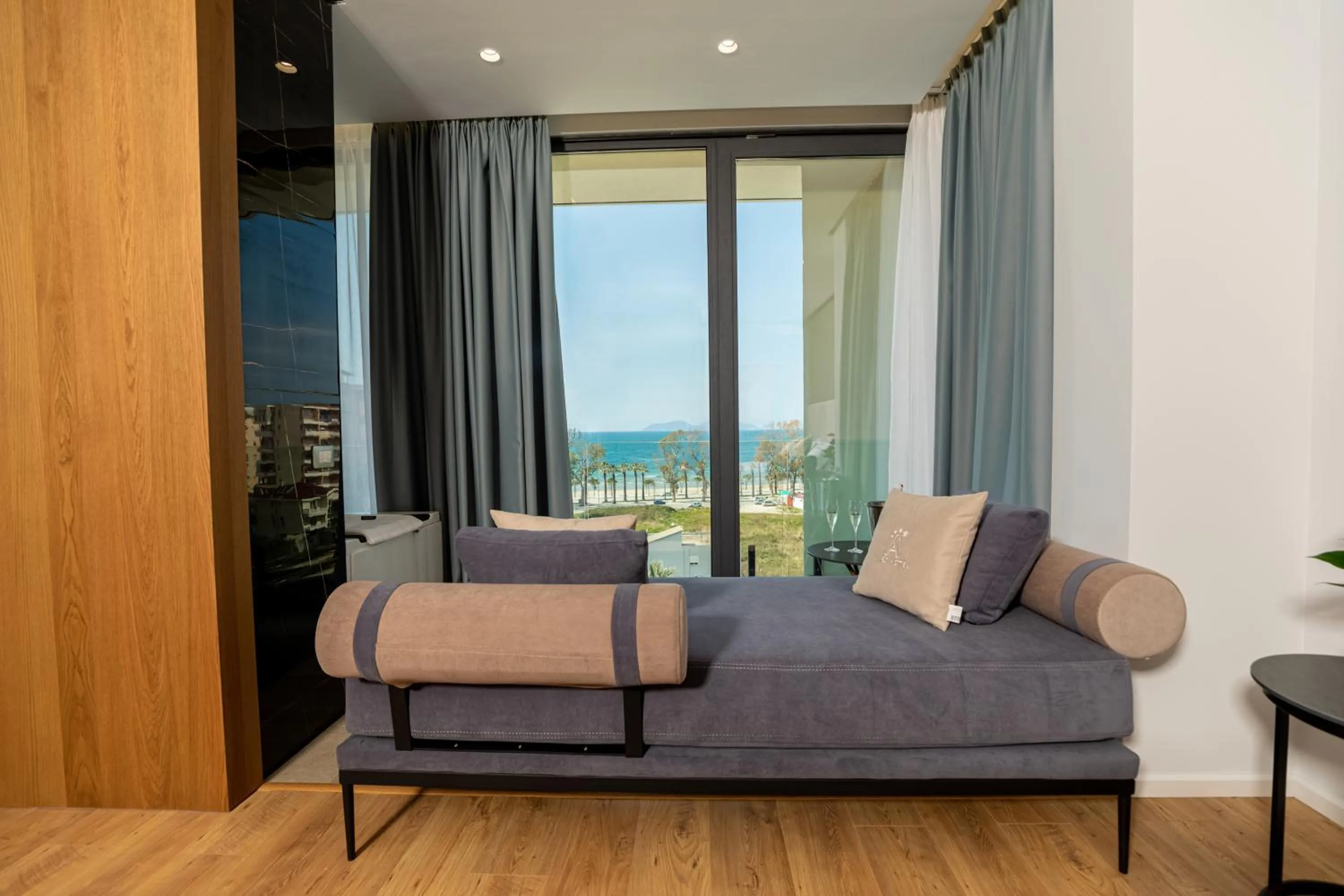 Suite with Hot Tub in Ames Hotel & SPA