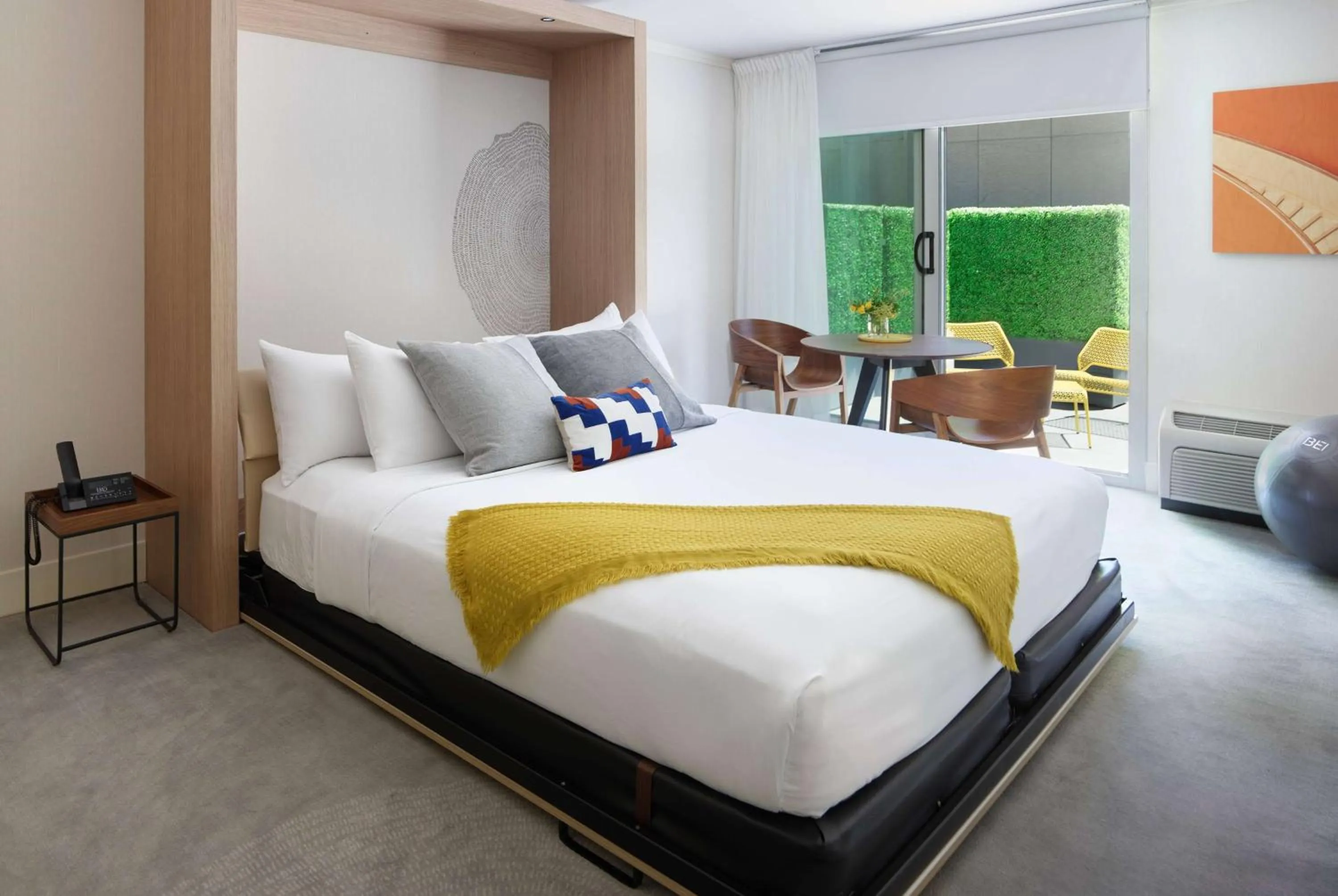 Double Room with Roll-in Shower - Mobility and Hearing Impaired Access/Non-Smoking in BEI San Francisco, Trademark Collection by Wyndham