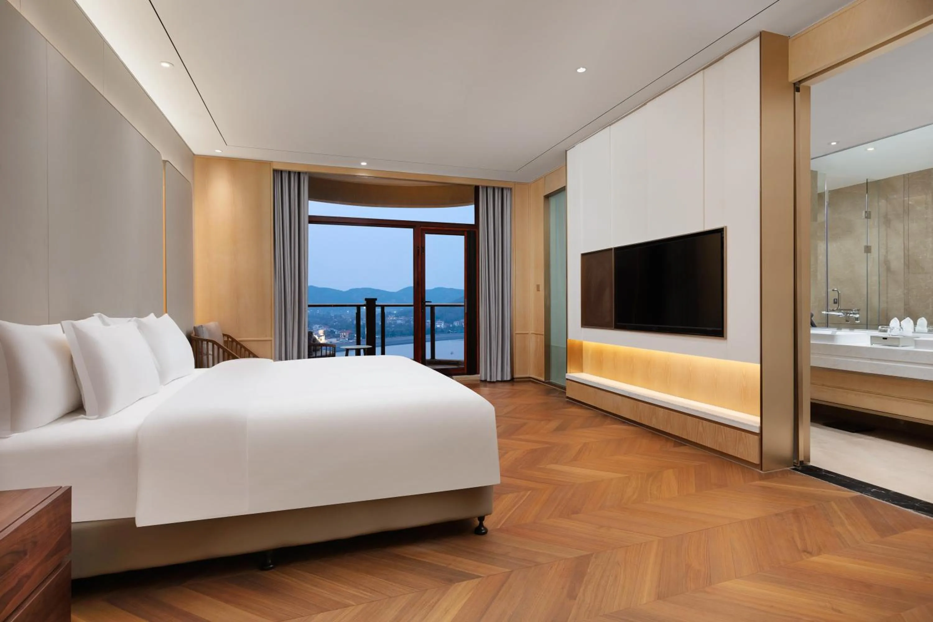 Panoramic Suite in Crowne Plaza Zhoushan Seaview by IHG