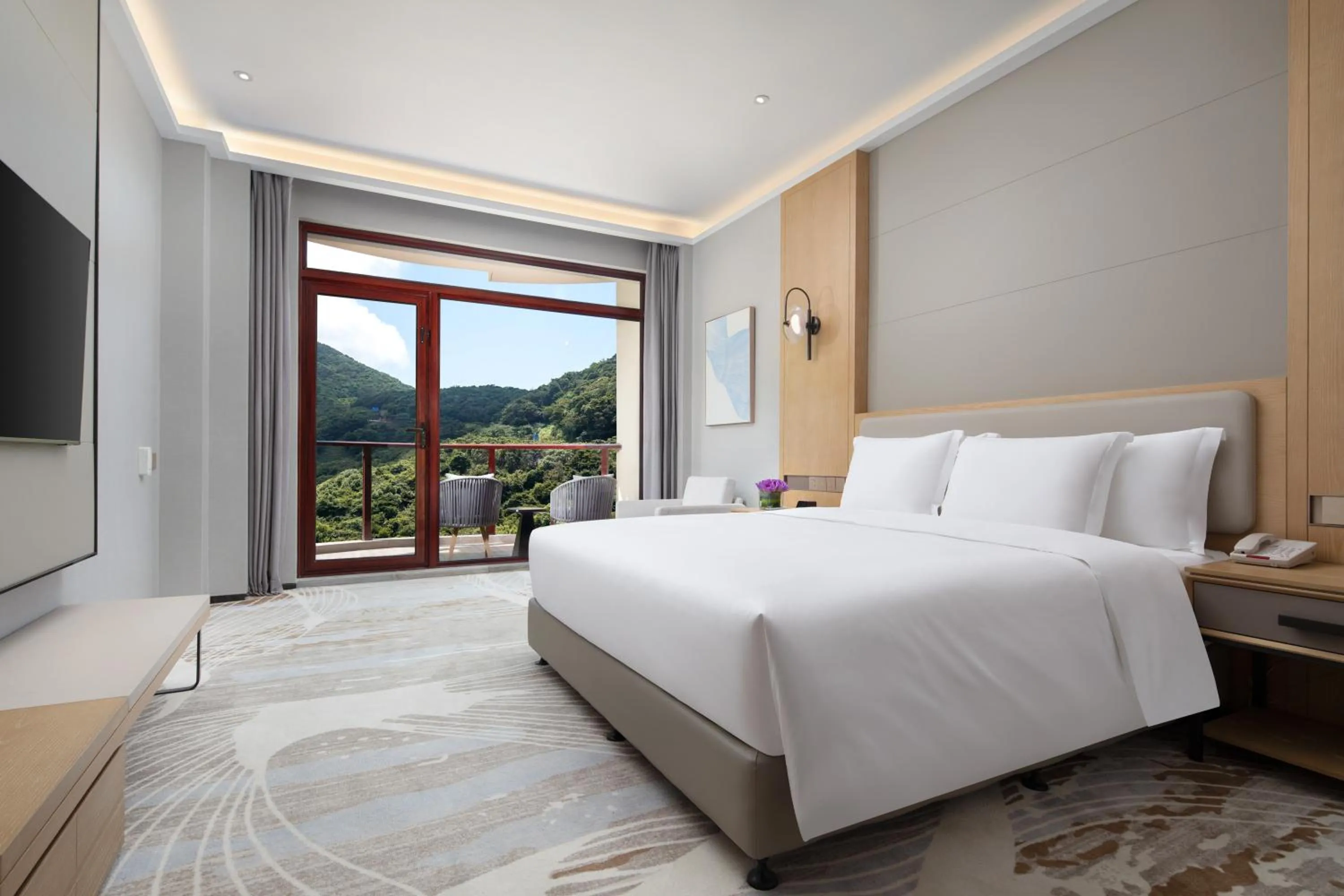 Standard King Room - Disability Access in Crowne Plaza Zhoushan Seaview by IHG