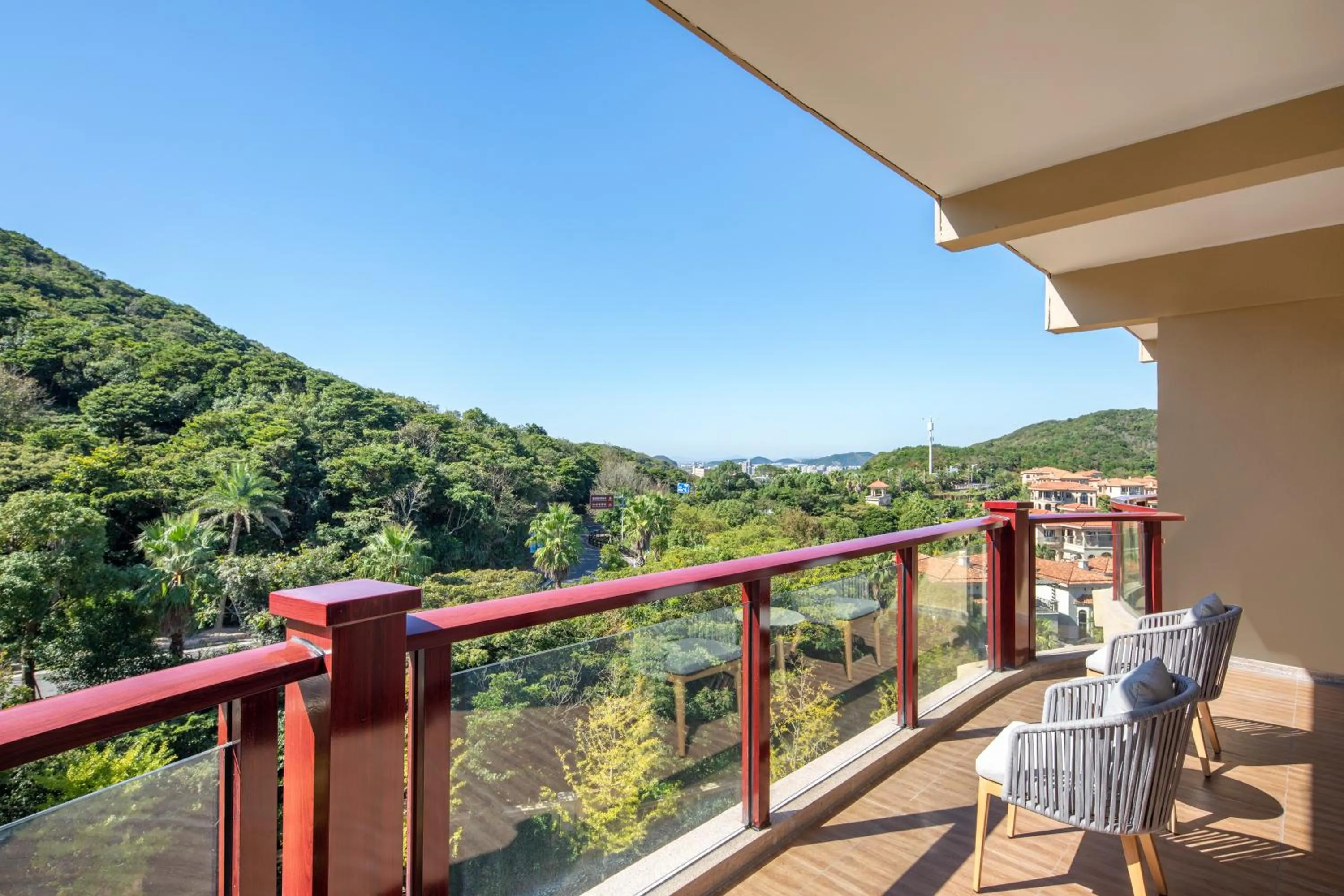 One-Bedroom Suite with Mountain View in Crowne Plaza Zhoushan Seaview by IHG