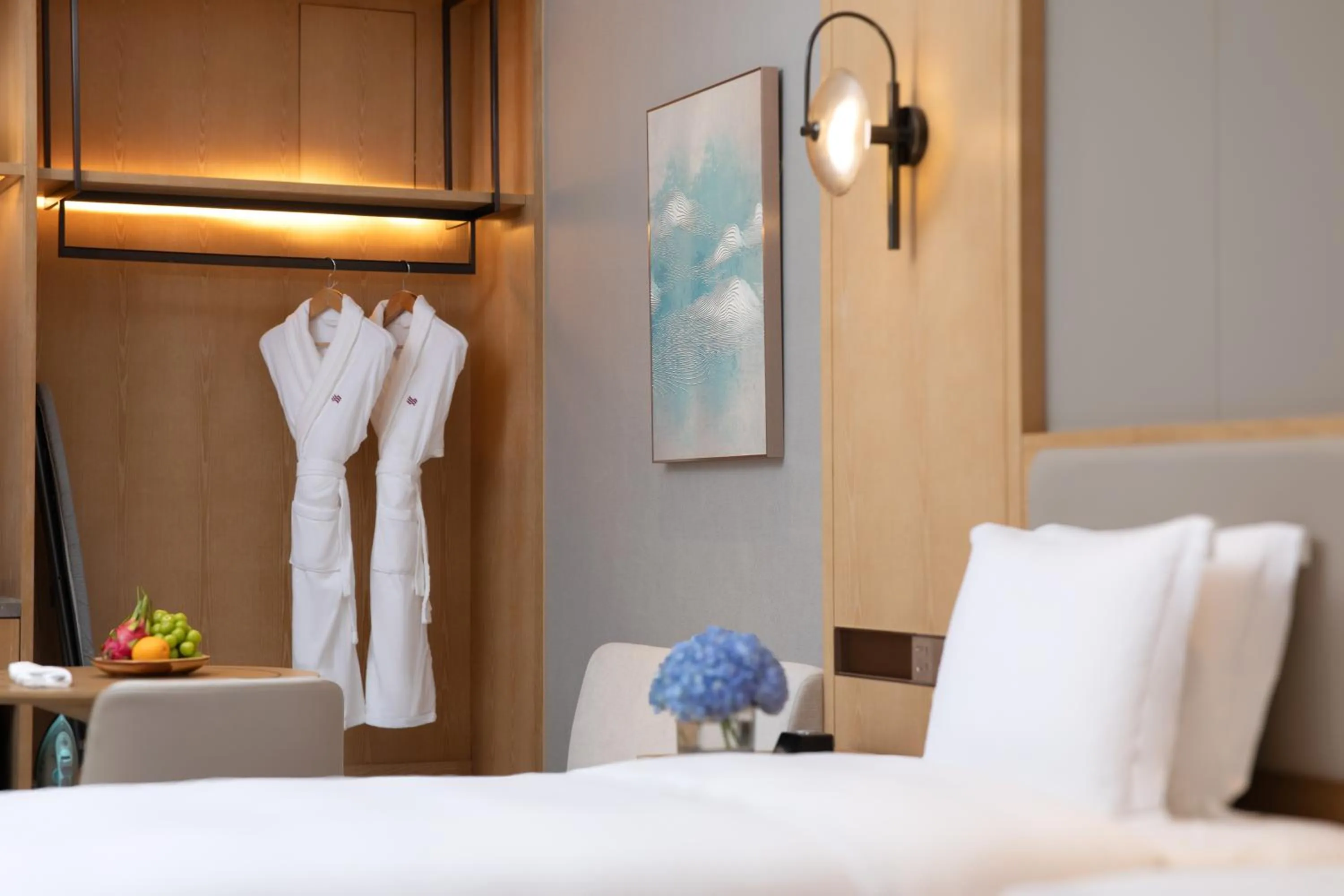 Standard Twin Room in Crowne Plaza Zhoushan Seaview by IHG