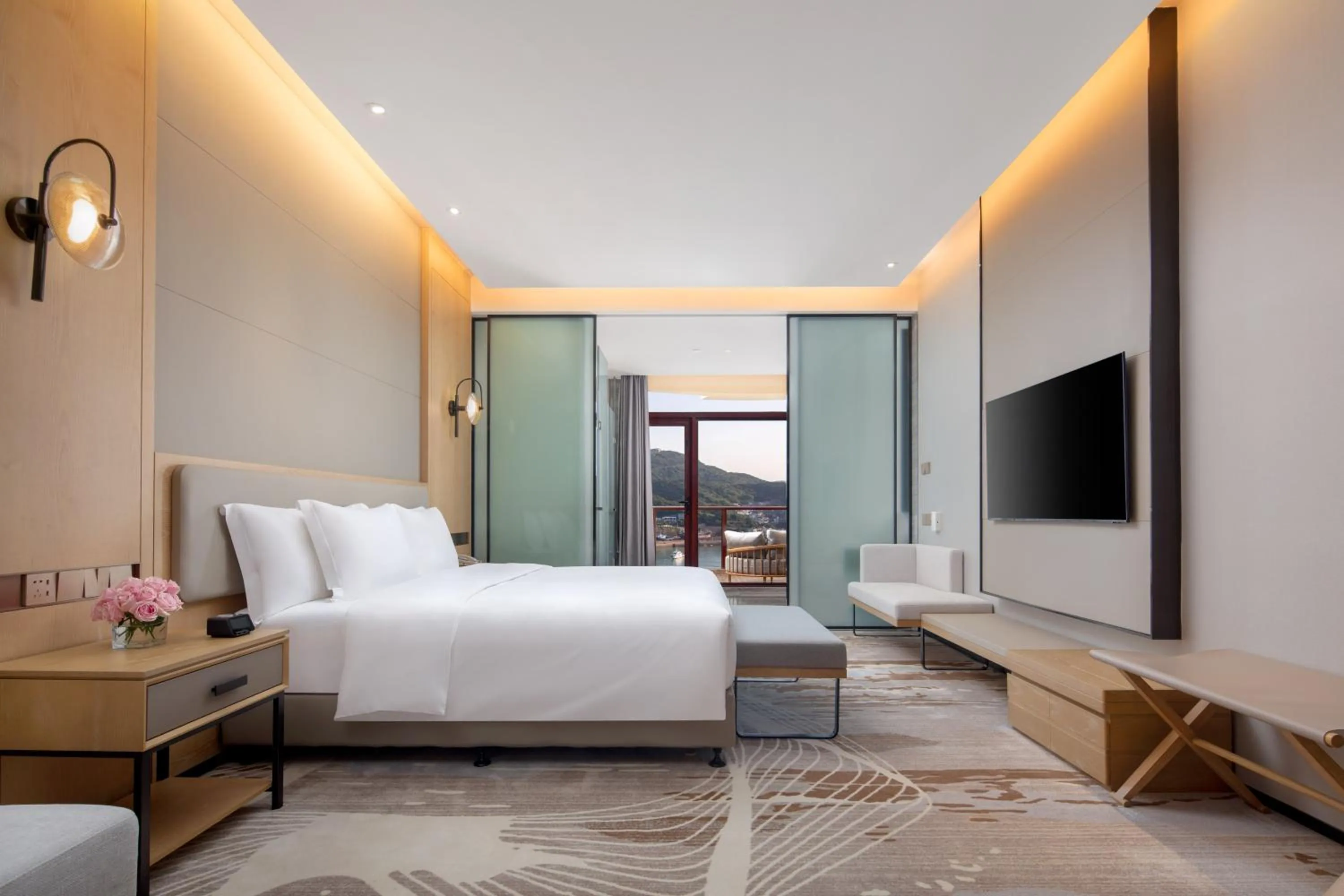 Standard King Room with Harbor View in Crowne Plaza Zhoushan Seaview by IHG