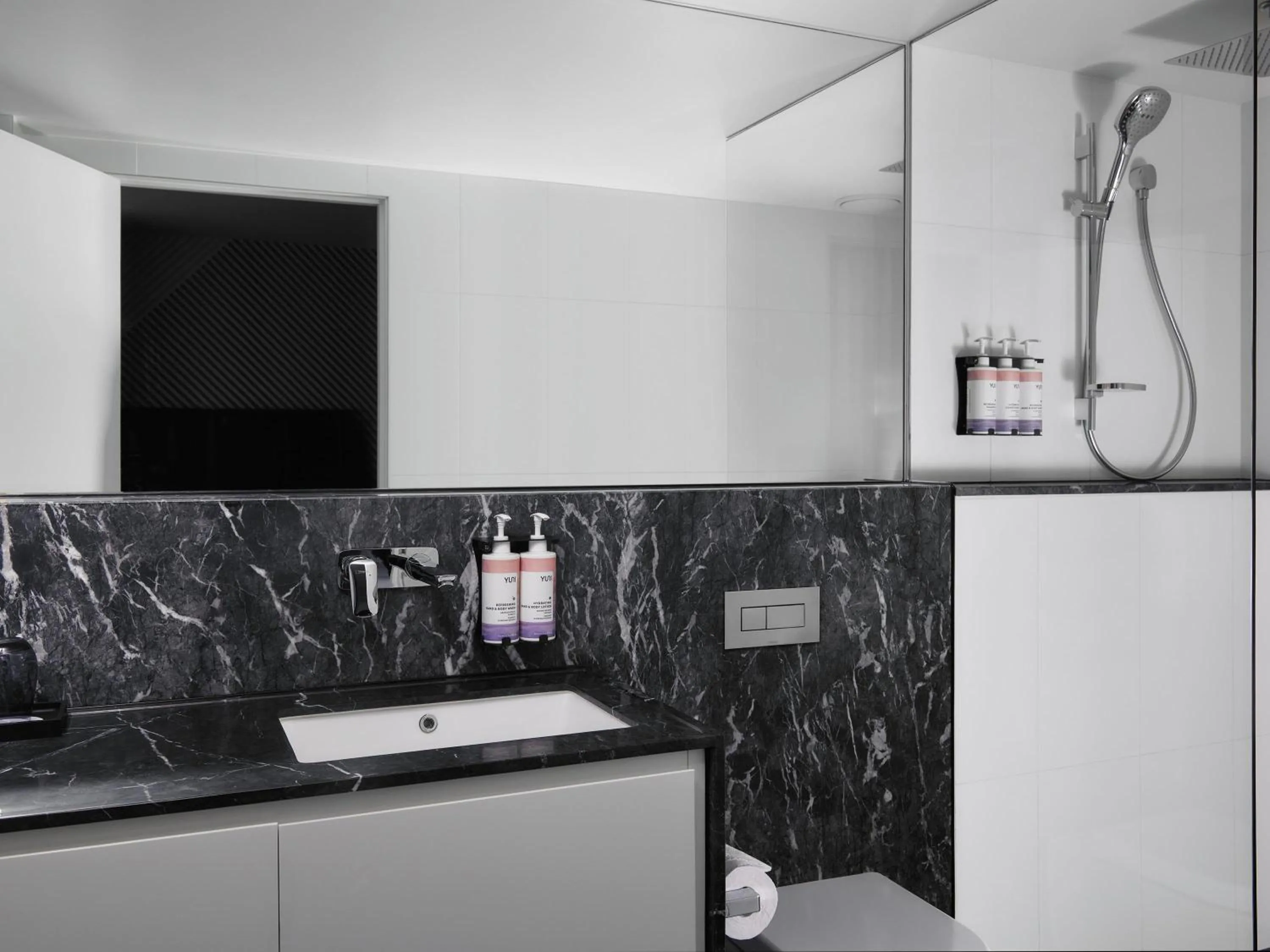 Deluxe King Room in Movenpick Hotel Melbourne On Spencer