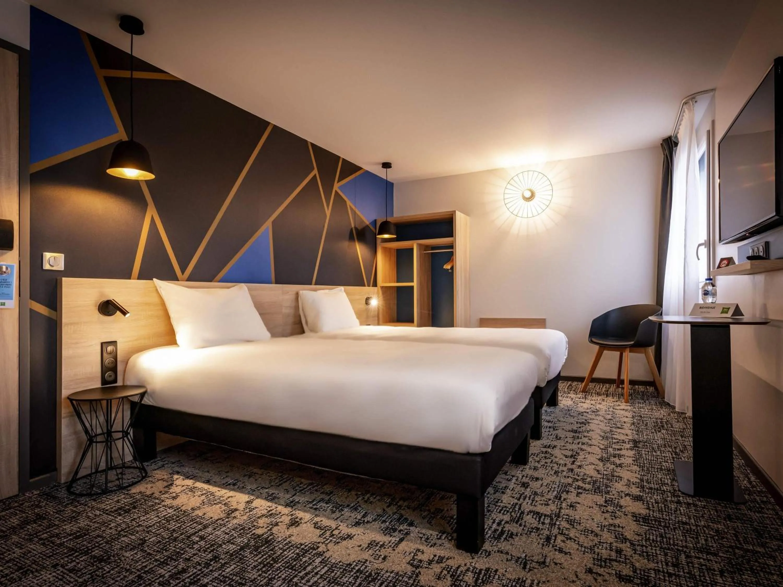 Standard Twin Room in ibis Styles Valenciennes Petite Foret