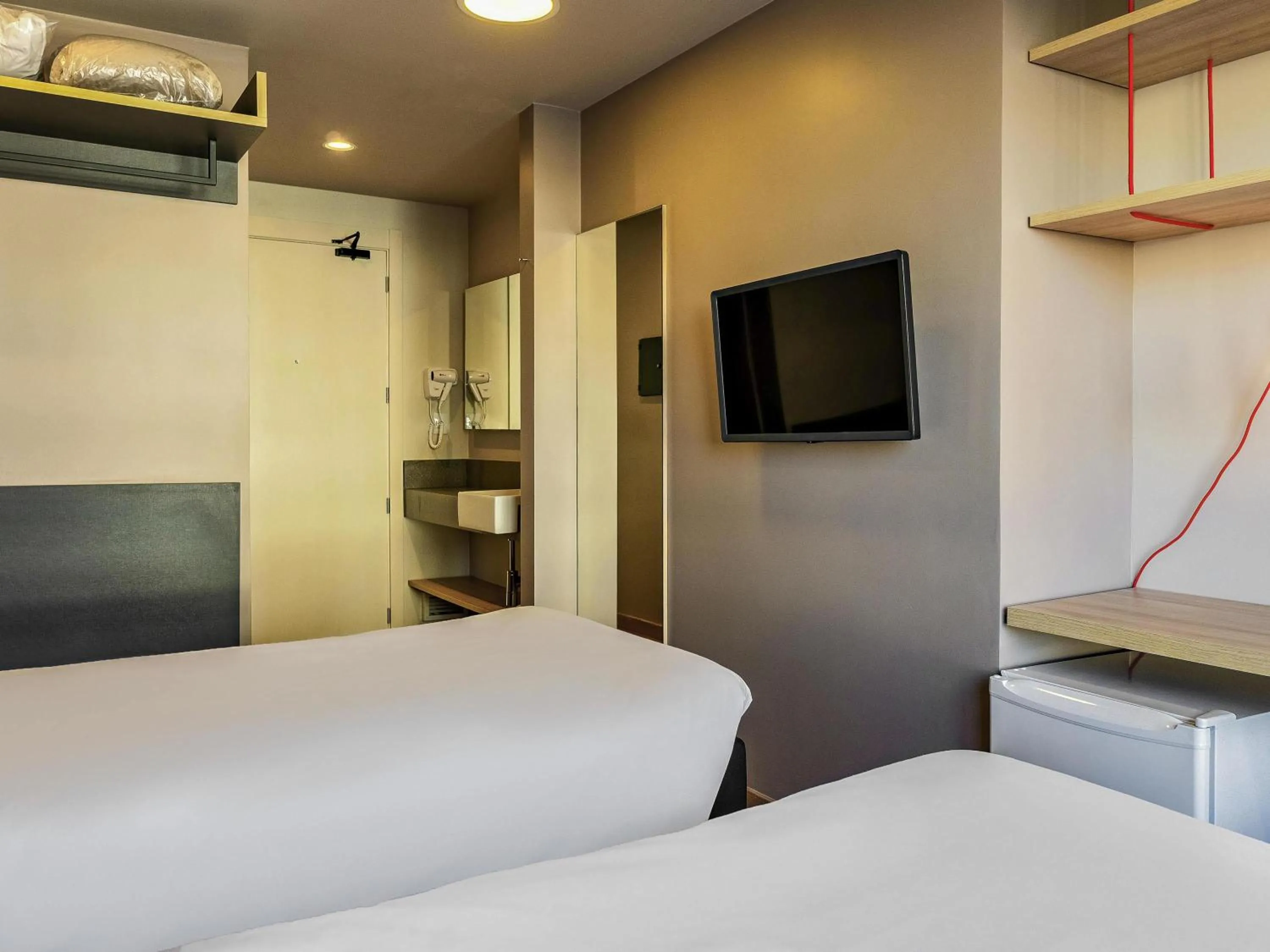 Standard Apartment with One Double Bed and One Bunk Bed in ibis Styles Porto Alegre Moinhos de Vento