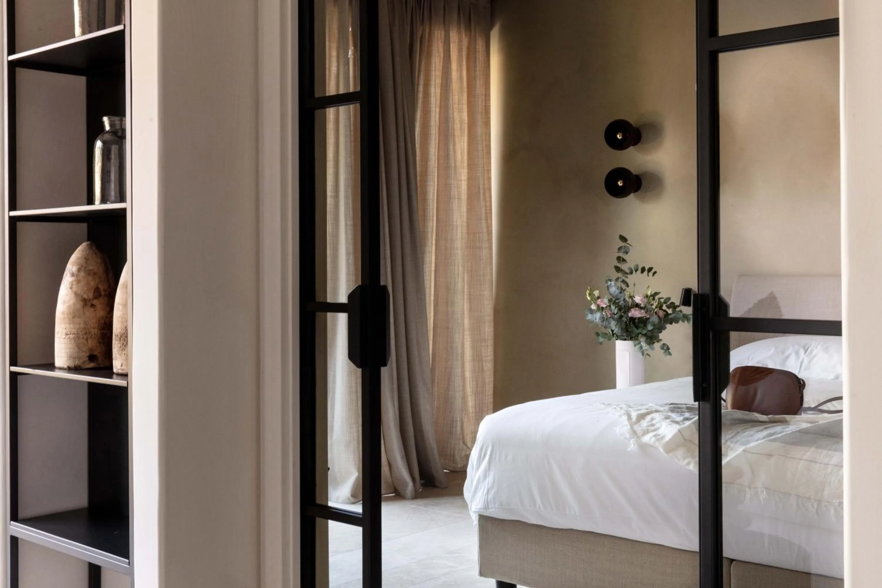 Suite with Lake View in Laqua by the lake