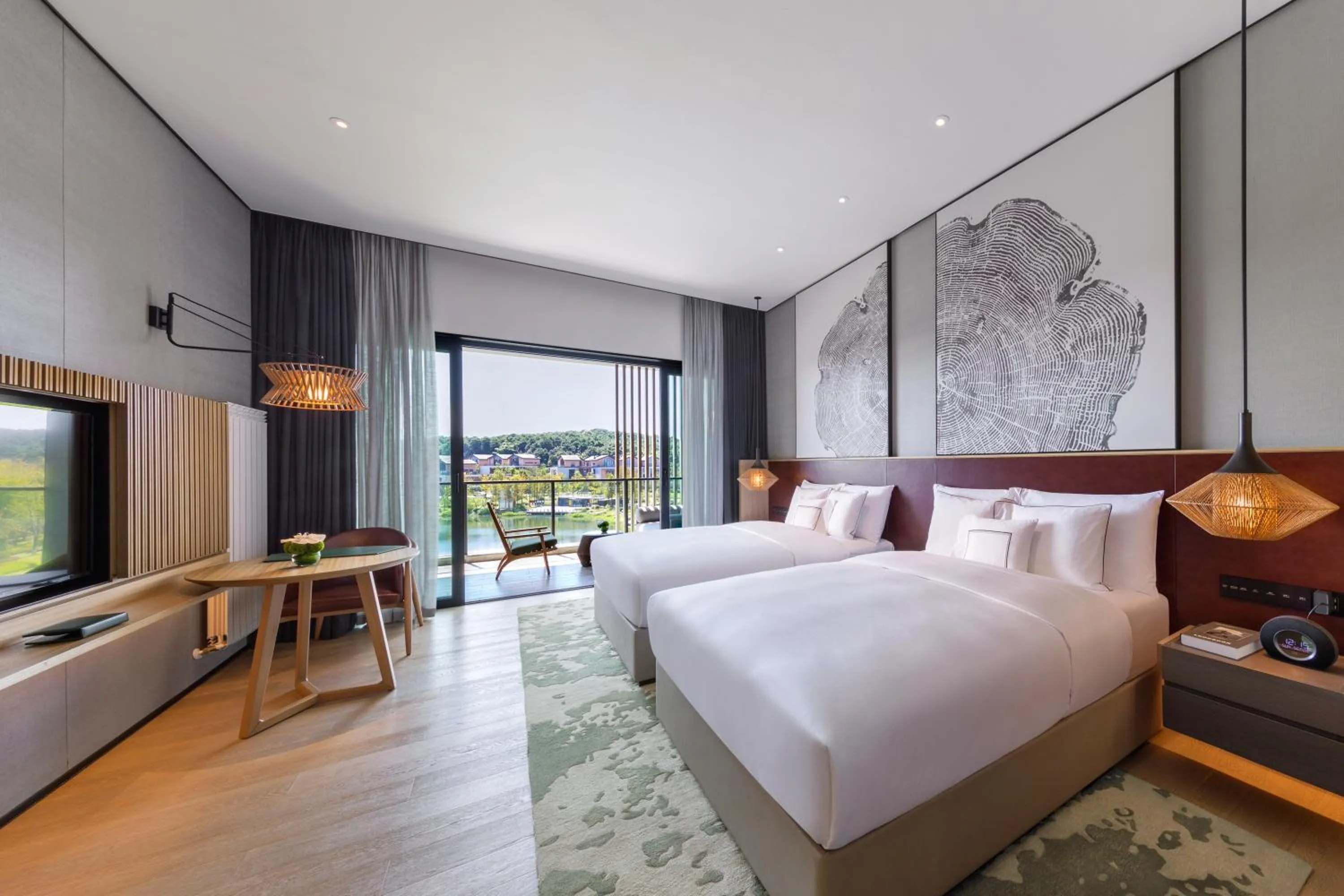 Melia Guestroom with Lake View in Melia Chongqing
