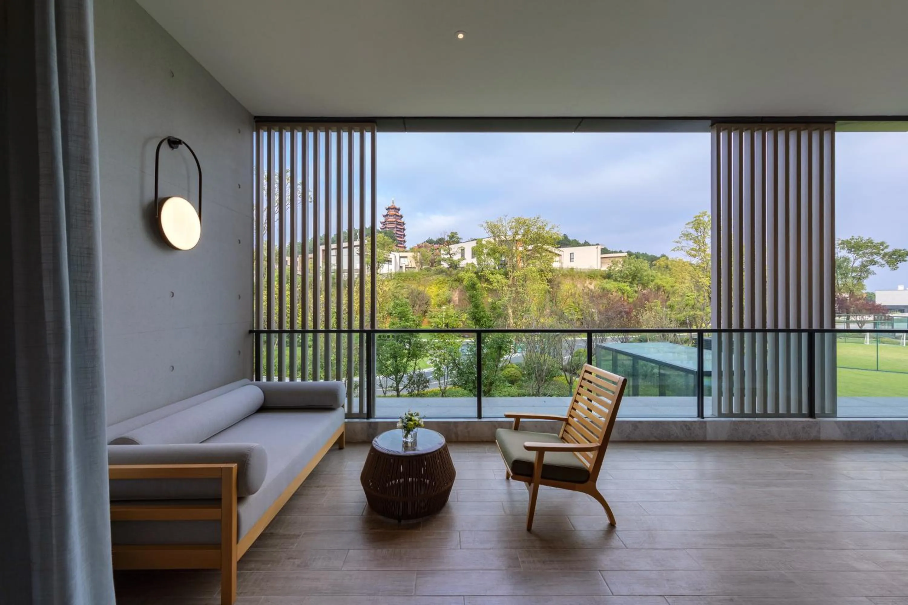 The Level Grand Suite with Lake View in Melia Chongqing