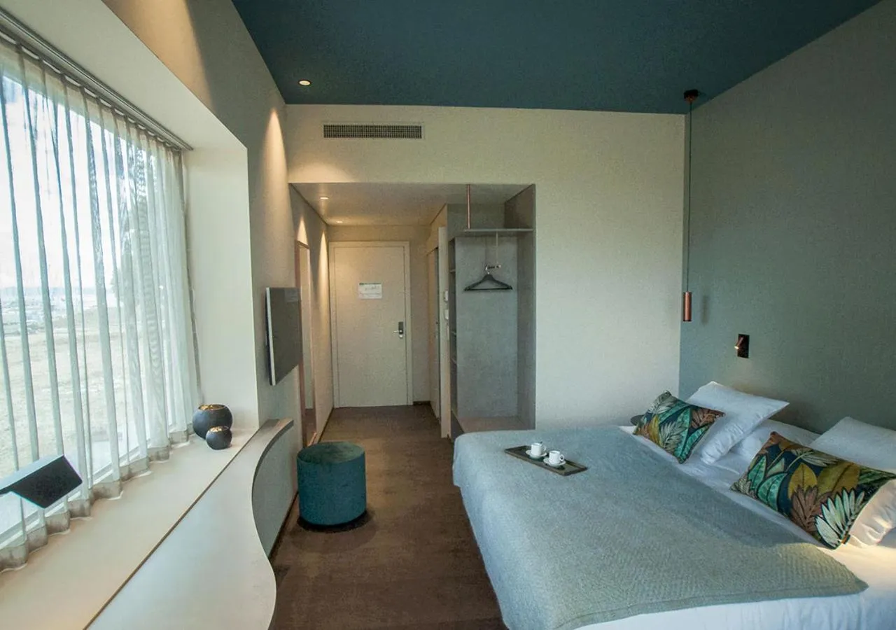 Double Room with Lake View in Hôtel Restaurant Port-Conty