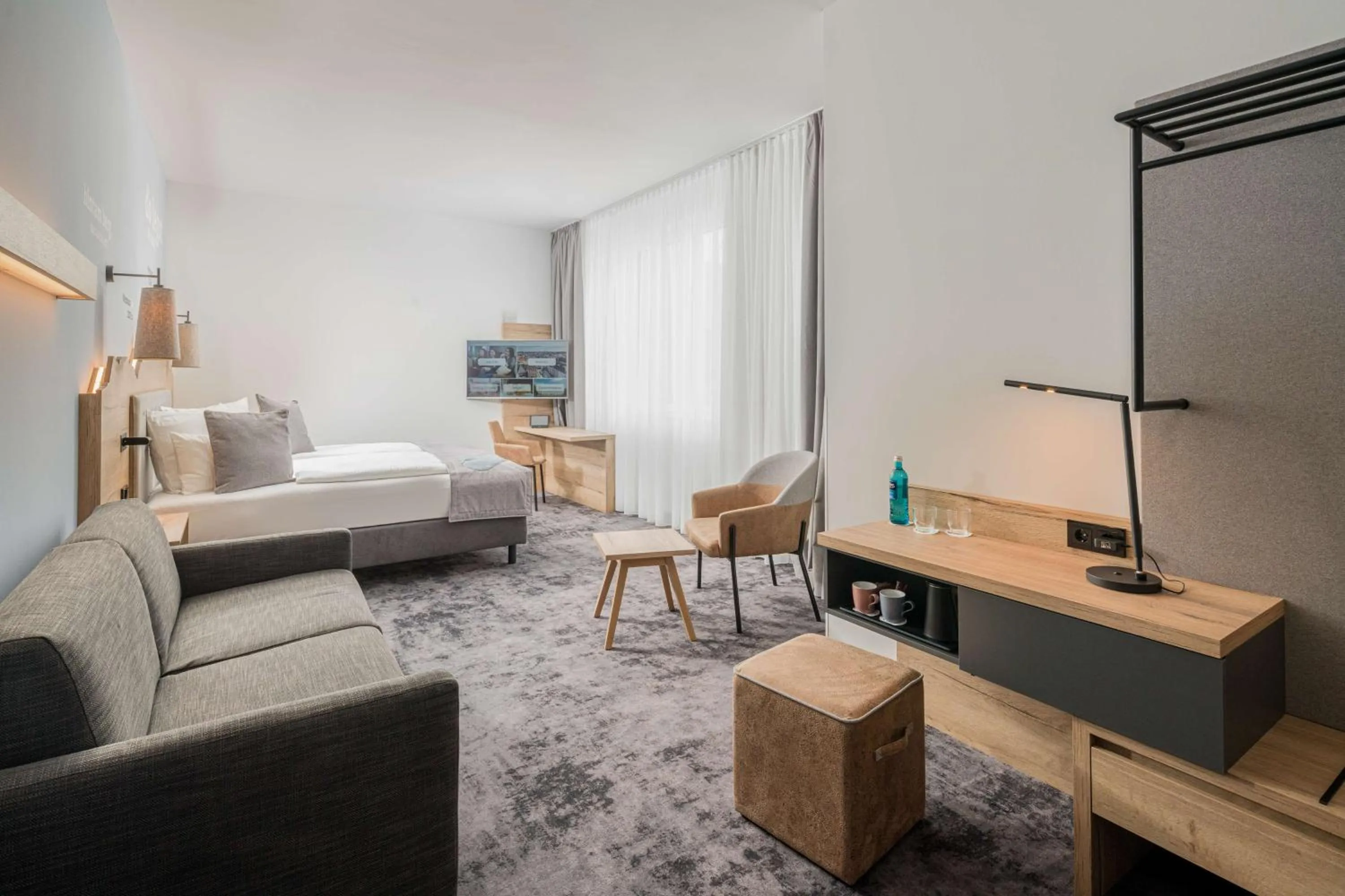 Junior Suite with Walk-In Shower and Sofa Bed  in Best Western Hotel Arabellapark Muenchen
