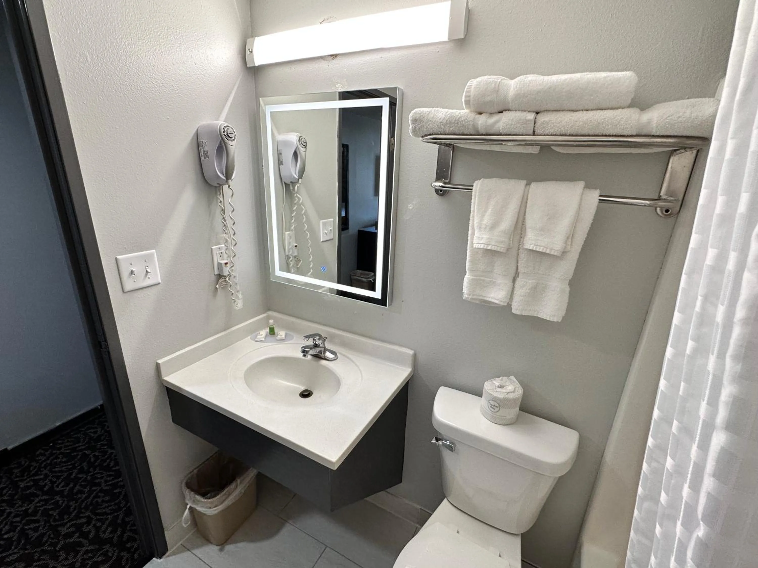 Queen Room - single occupancy in Yankton Inn