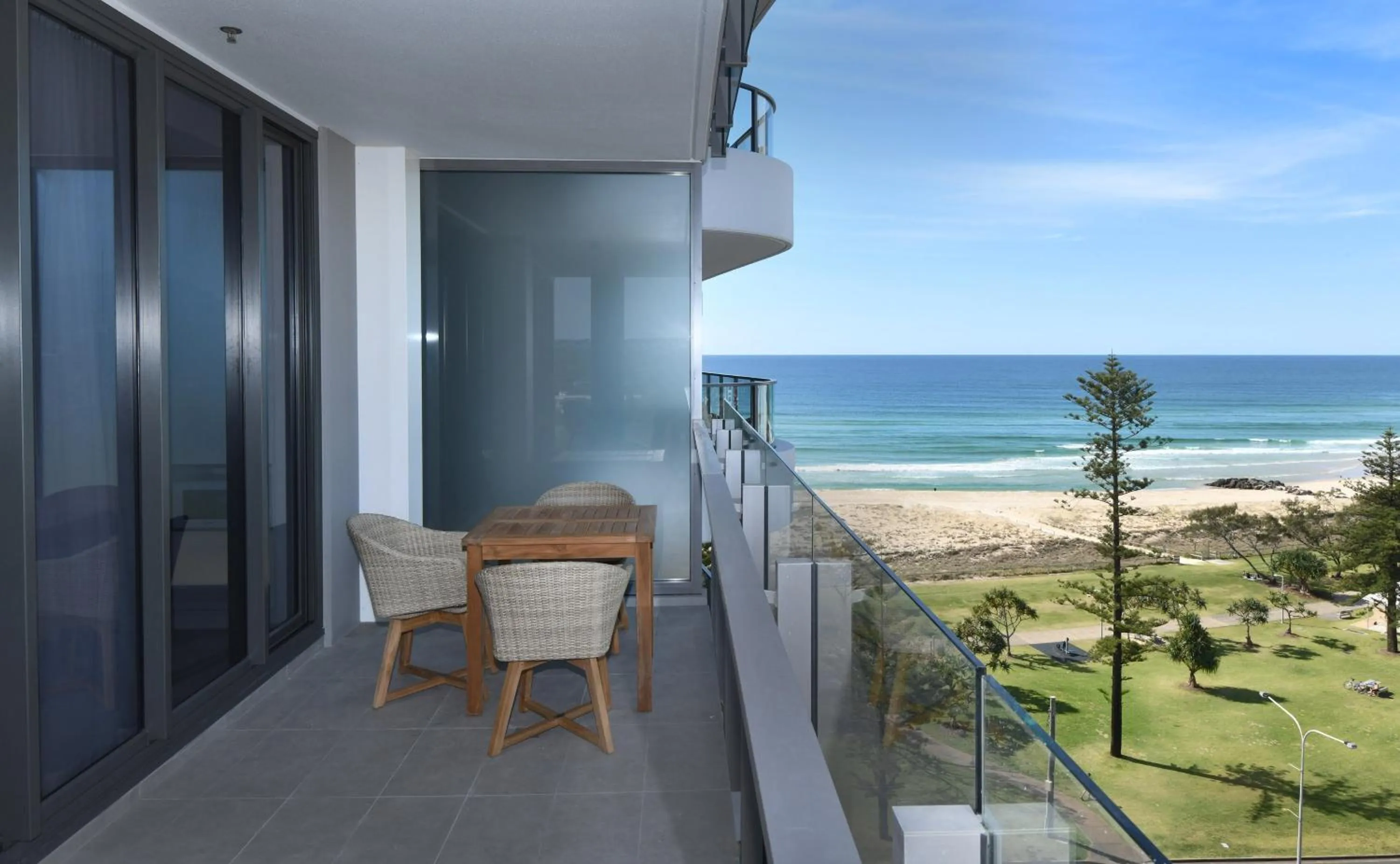 2 Bedroom Panoramic High Apartment in X Kirra Apartments