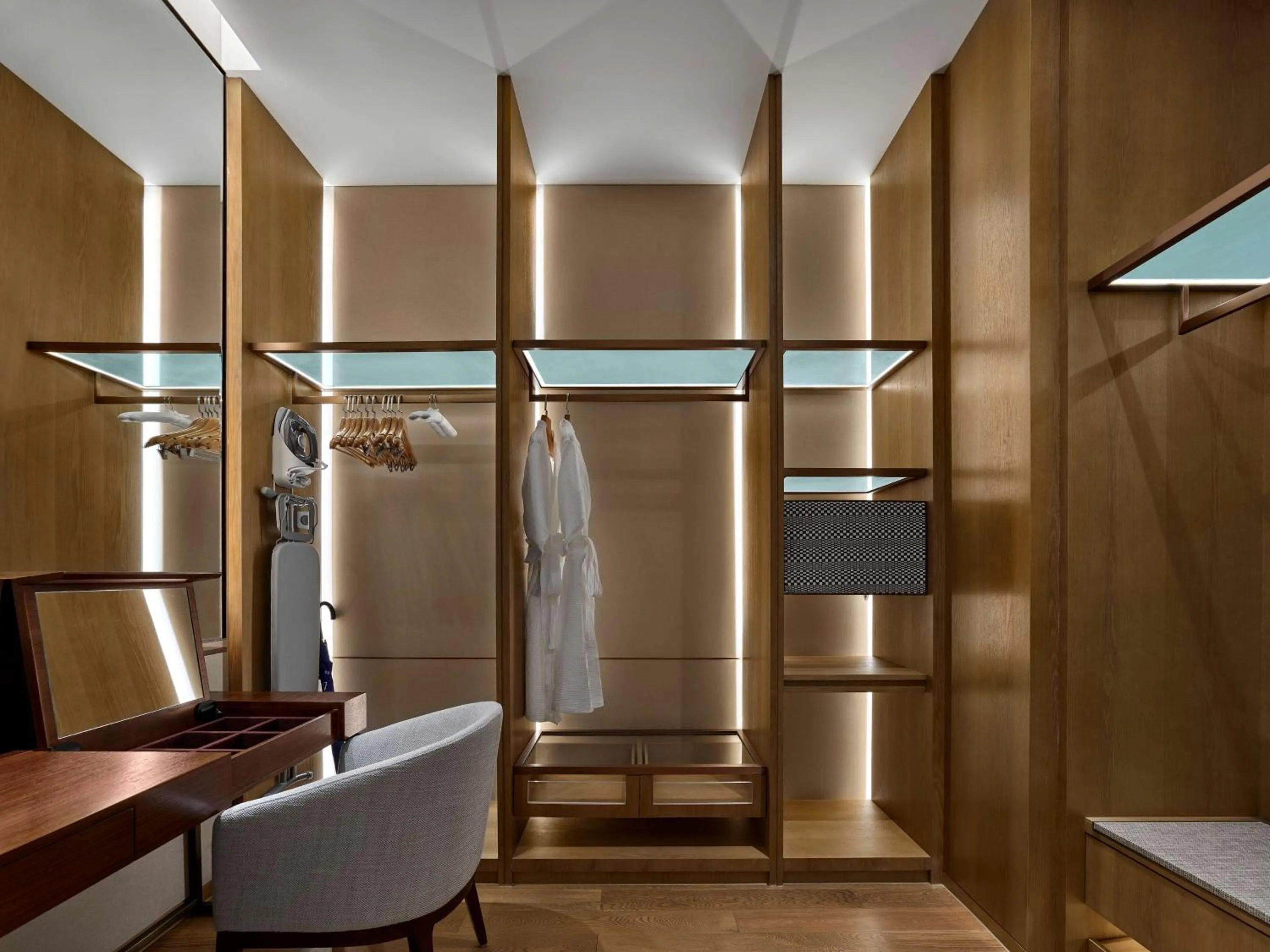 One-Bedroom King Suite with Ocean View in Hilton Hainan Ocean Flower Island