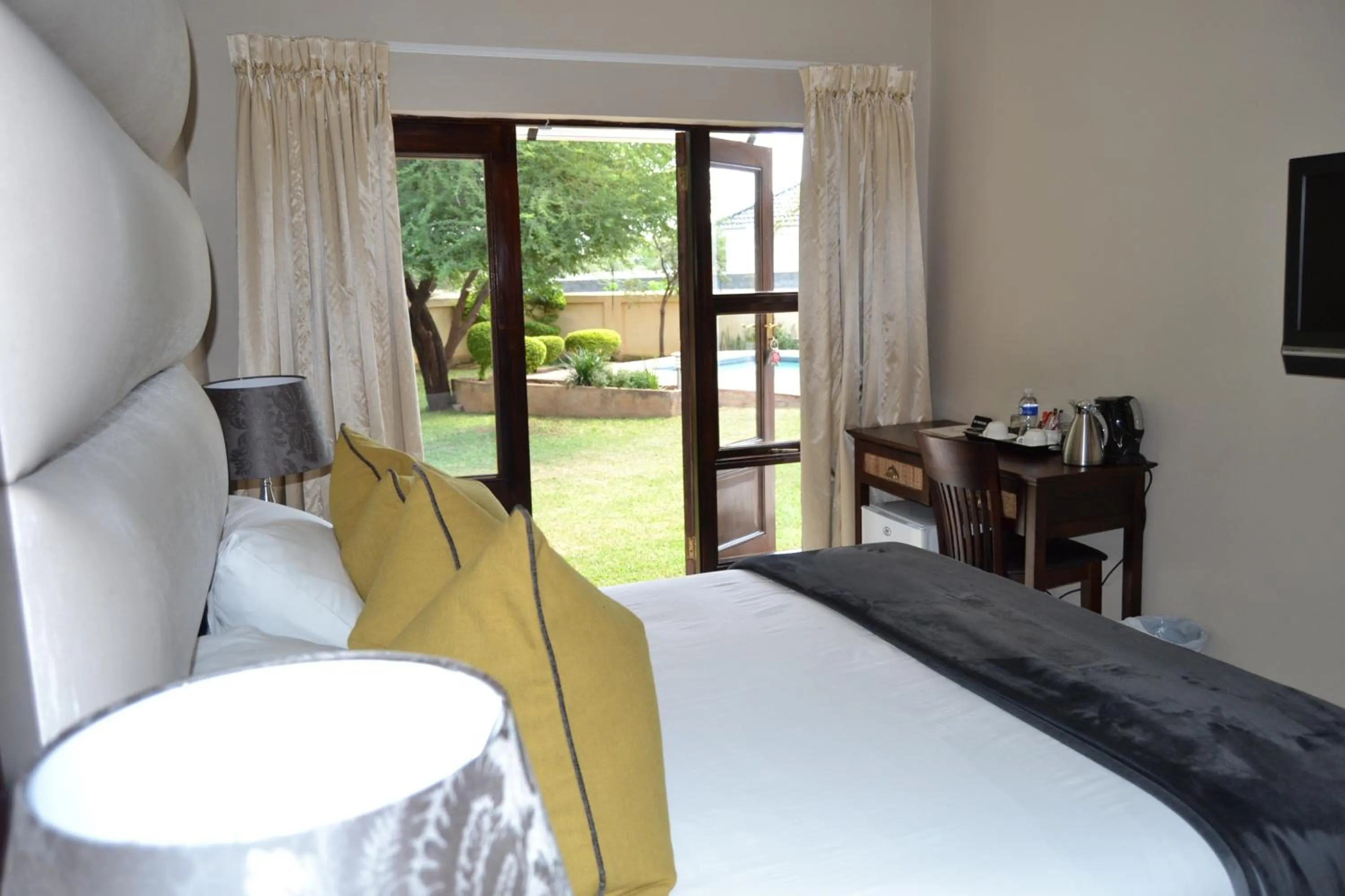 Luxury Double Room in The Capital Guest House