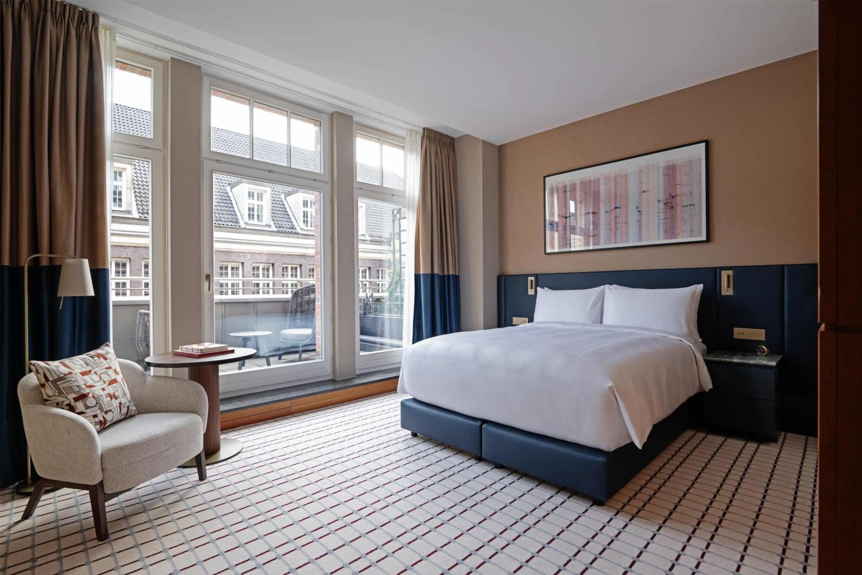 Deluxe Queen Room with Balcony in Conrad Hamburg
