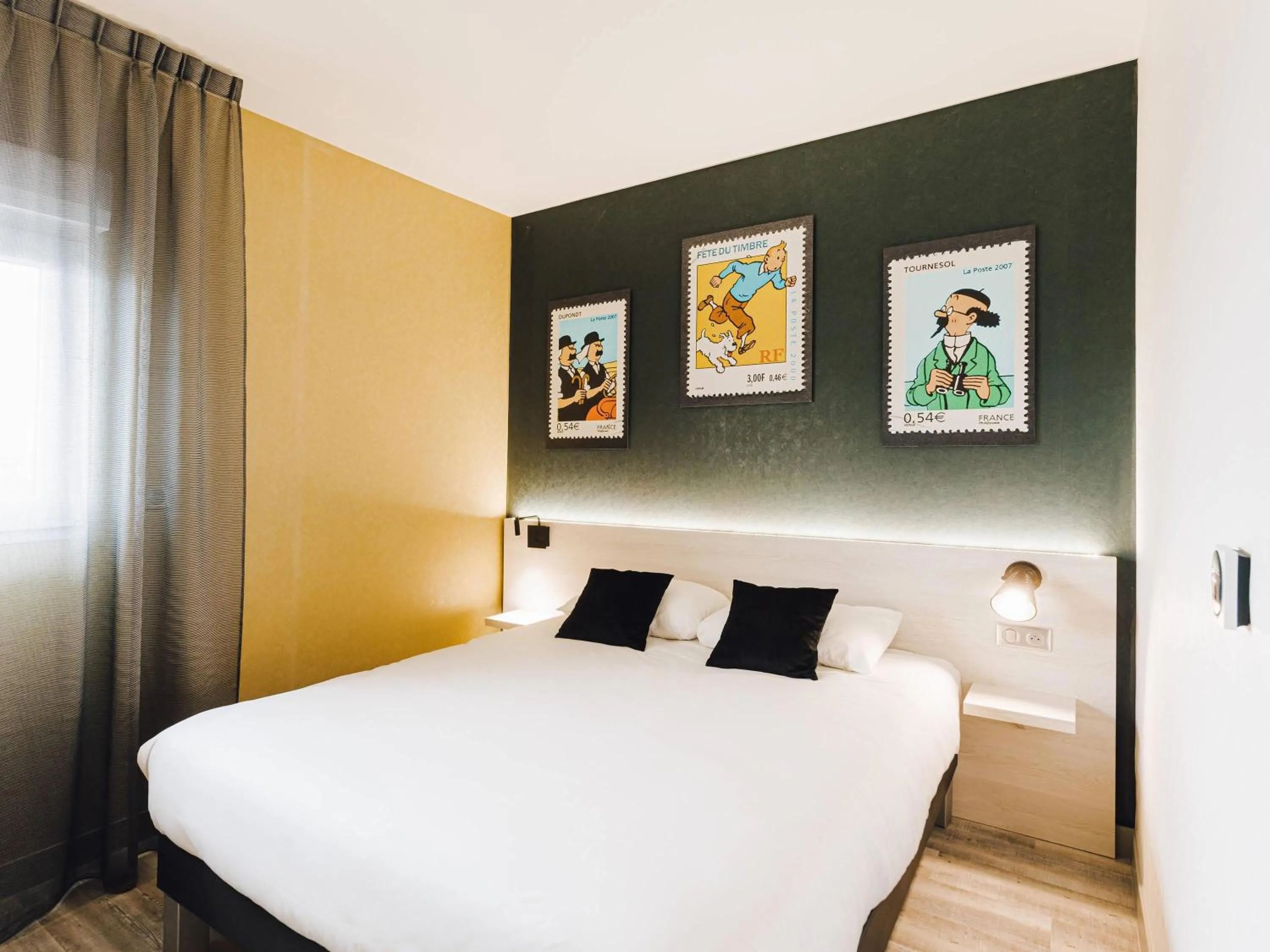 Family Room with One Double Bed and Two Bunk Beds in ibis Styles Contres-Cheverny