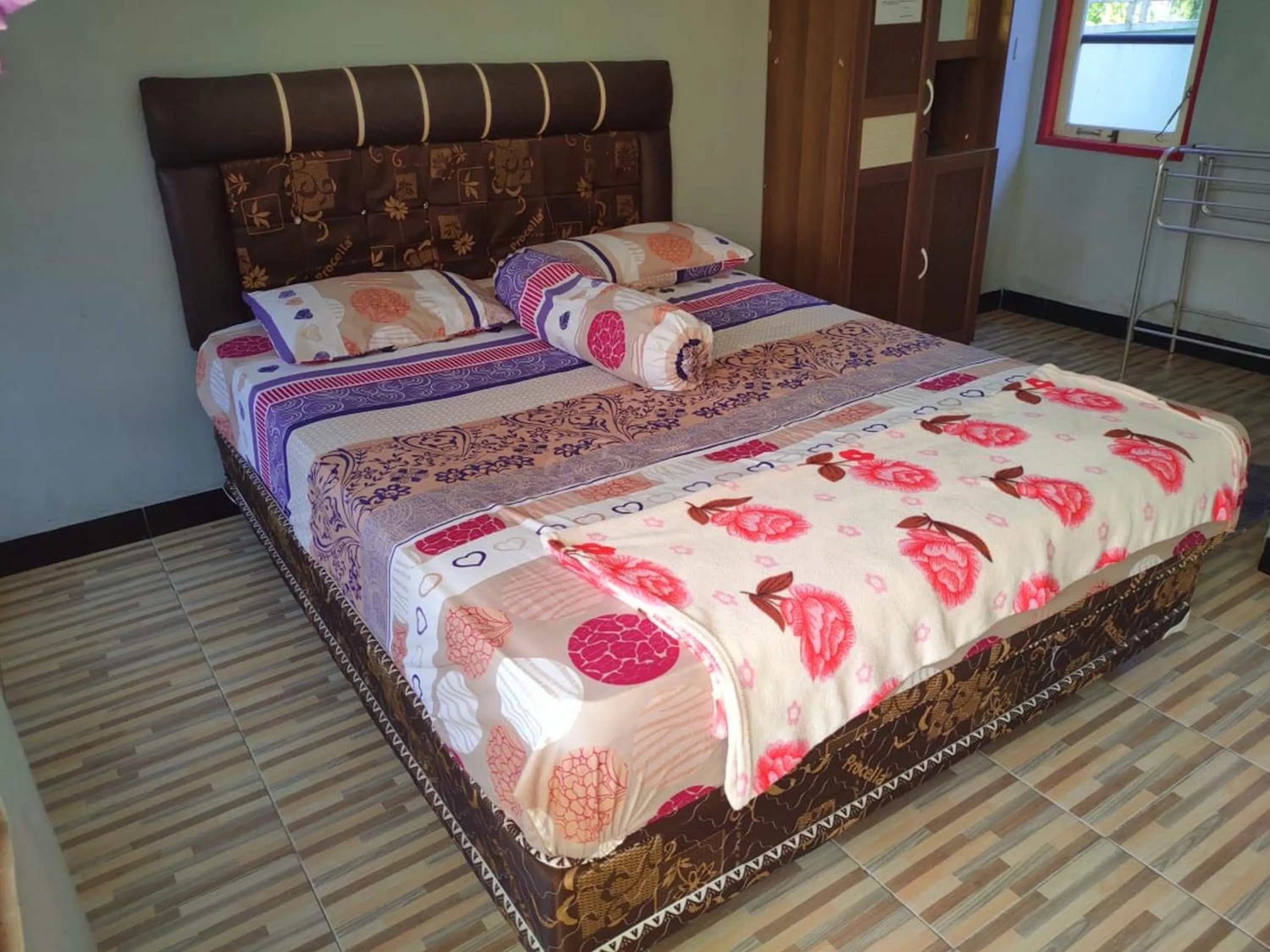 Standard Double Room in Adihan Homestay Mitra RedDoorz