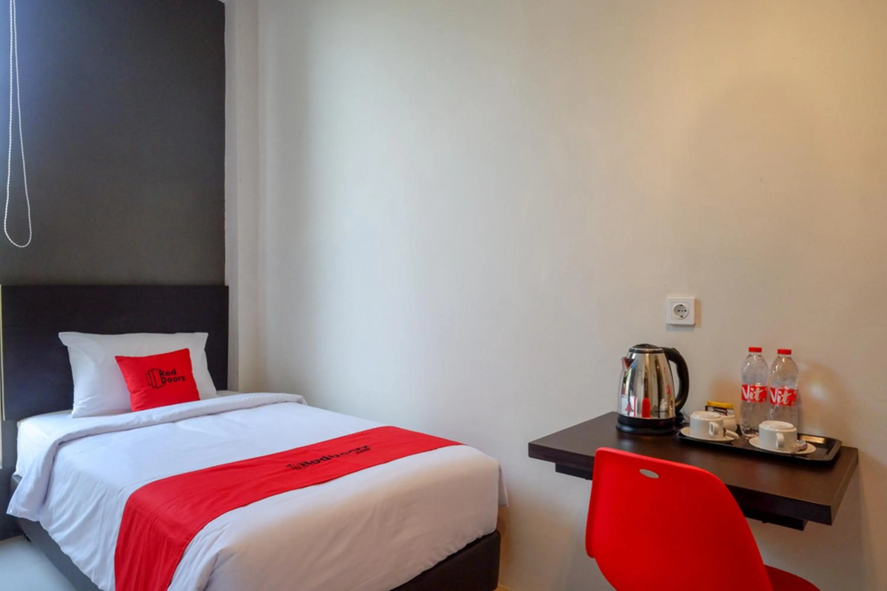 Family Room - single occupancy in RedDoorz Plus near Solo Baru