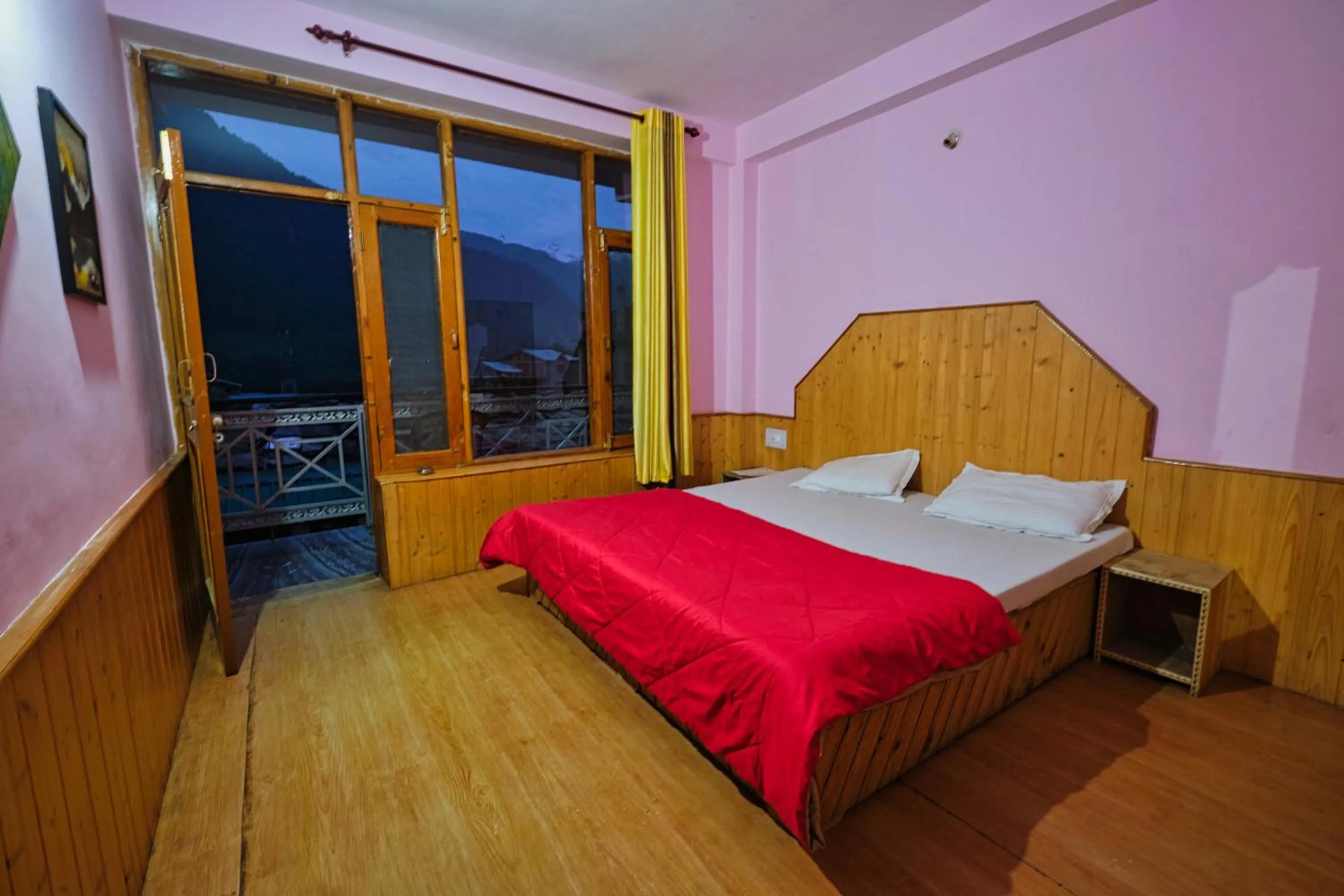 Standard Double Room in Voyageur Nest