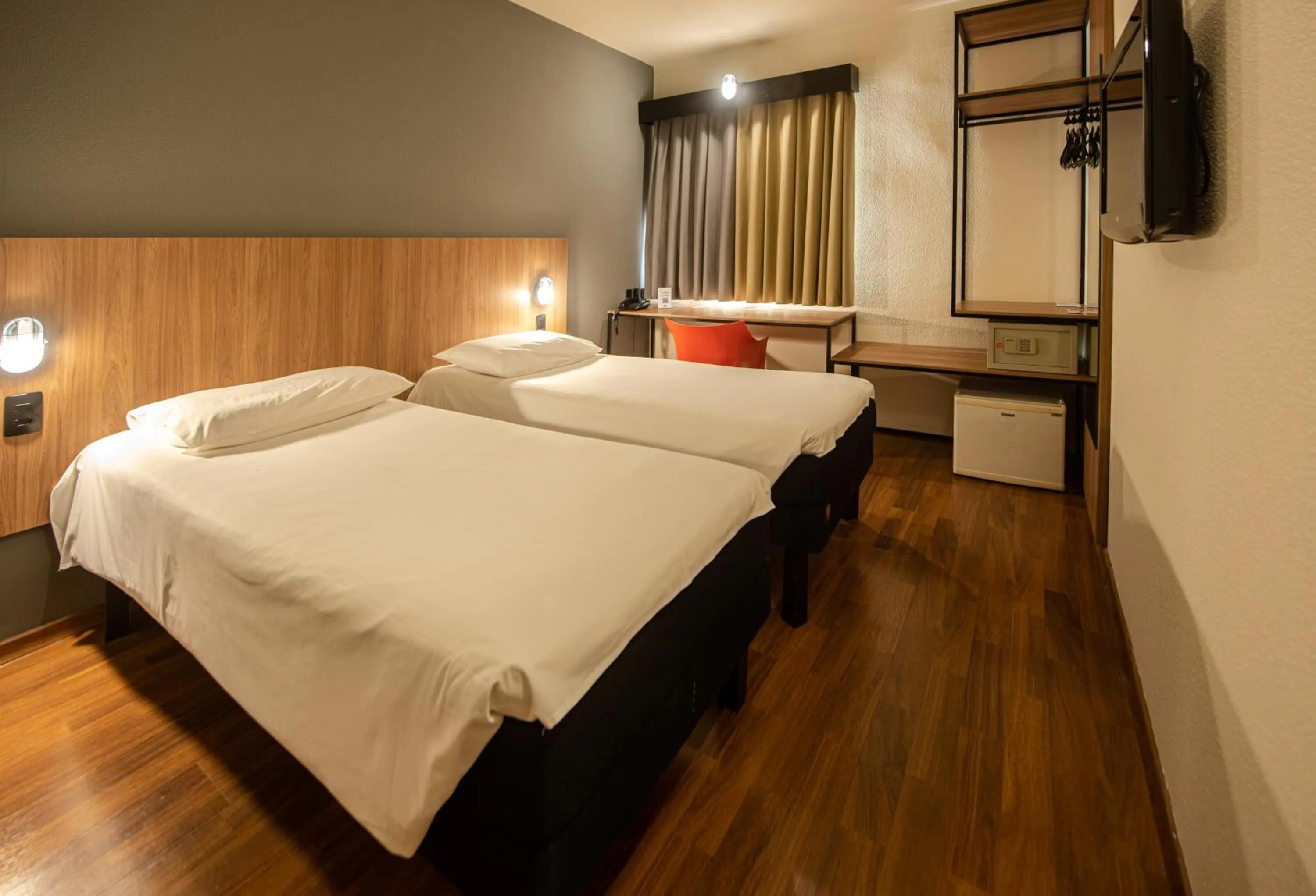 Standard Twin Room in ibis Betim