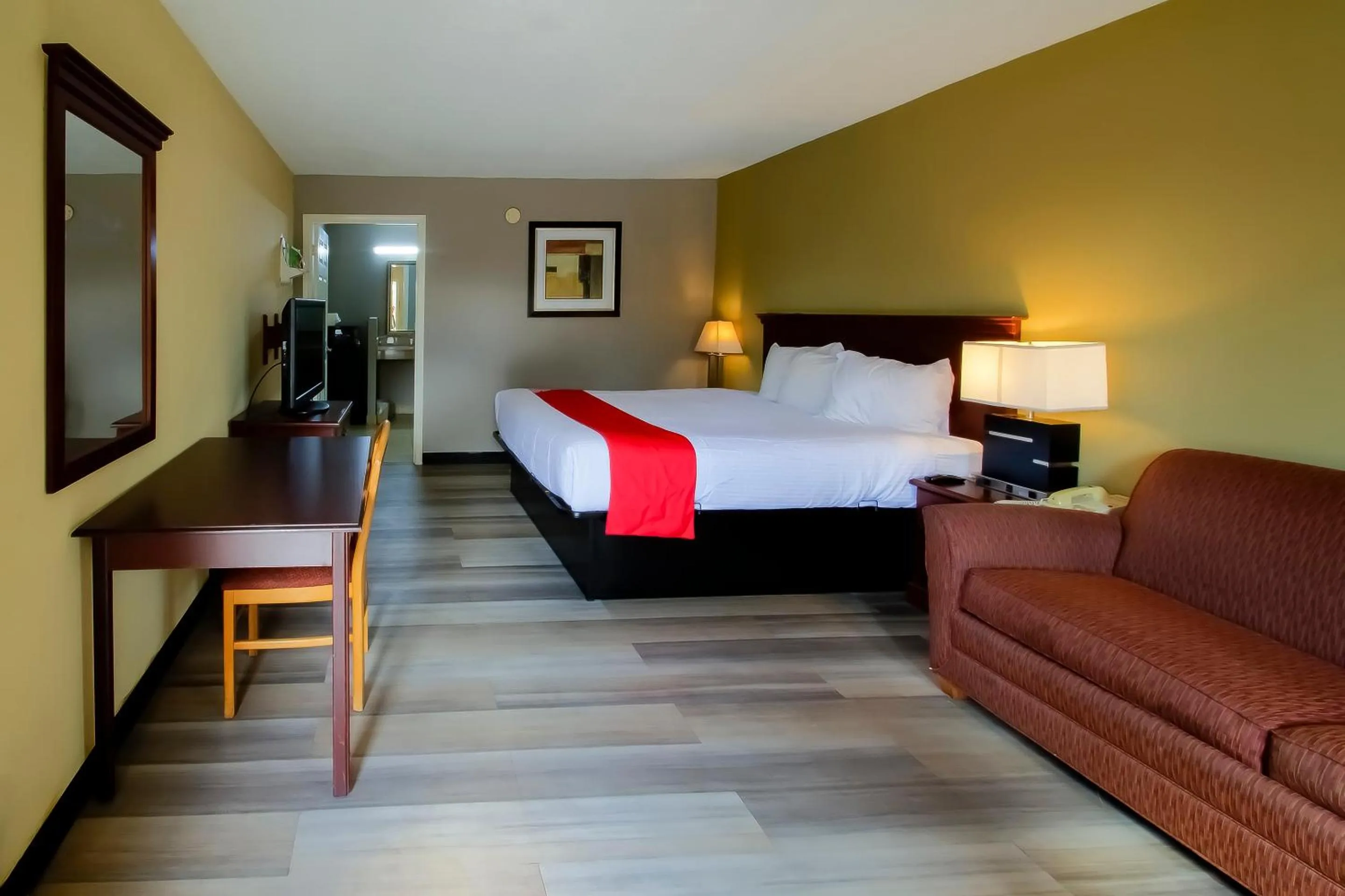 King Room - Disability Access in Cypress Inn &amp; Suites Washington by OYO