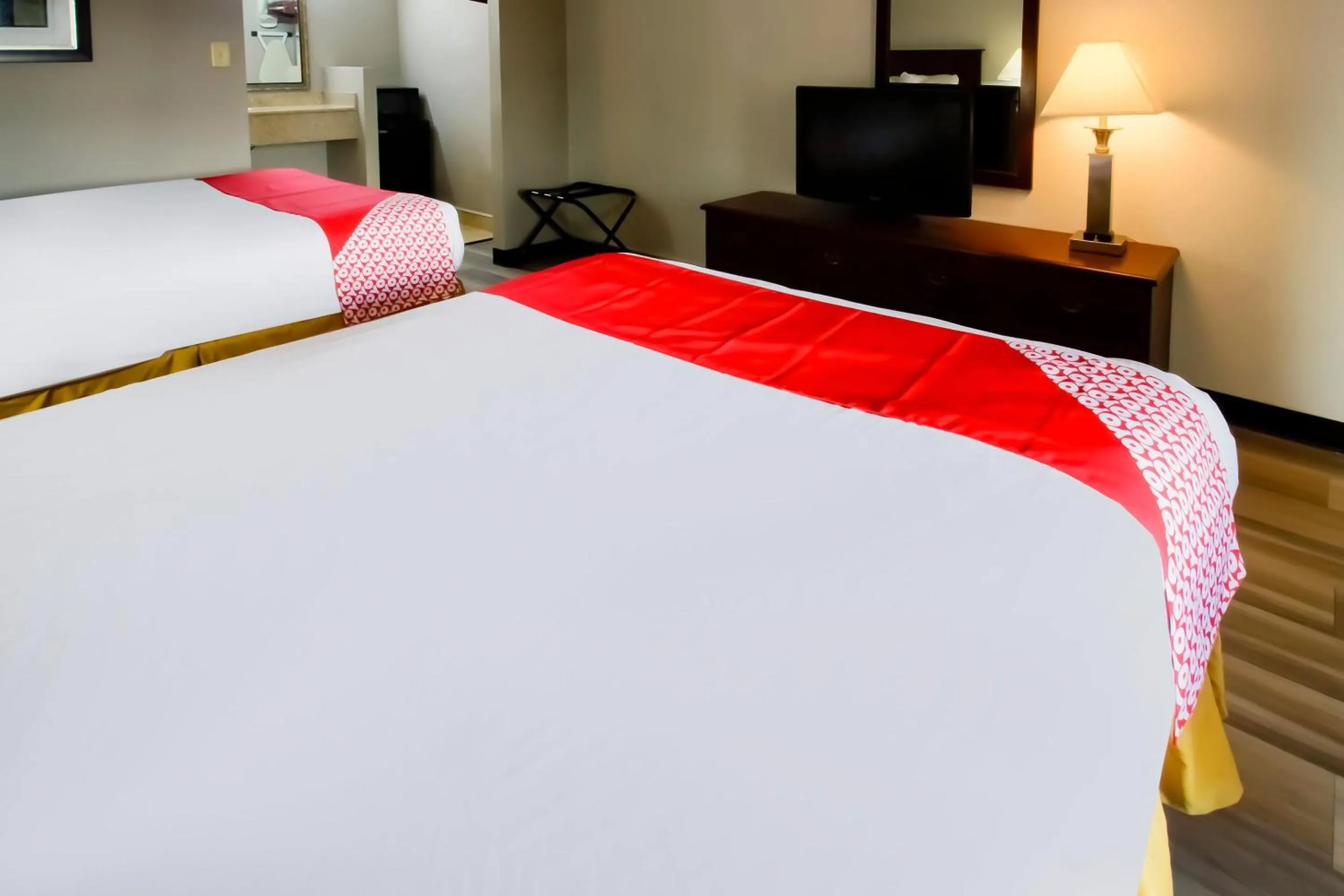 2 Queen Bed Smoking in Cypress Inn &amp; Suites Washington by OYO