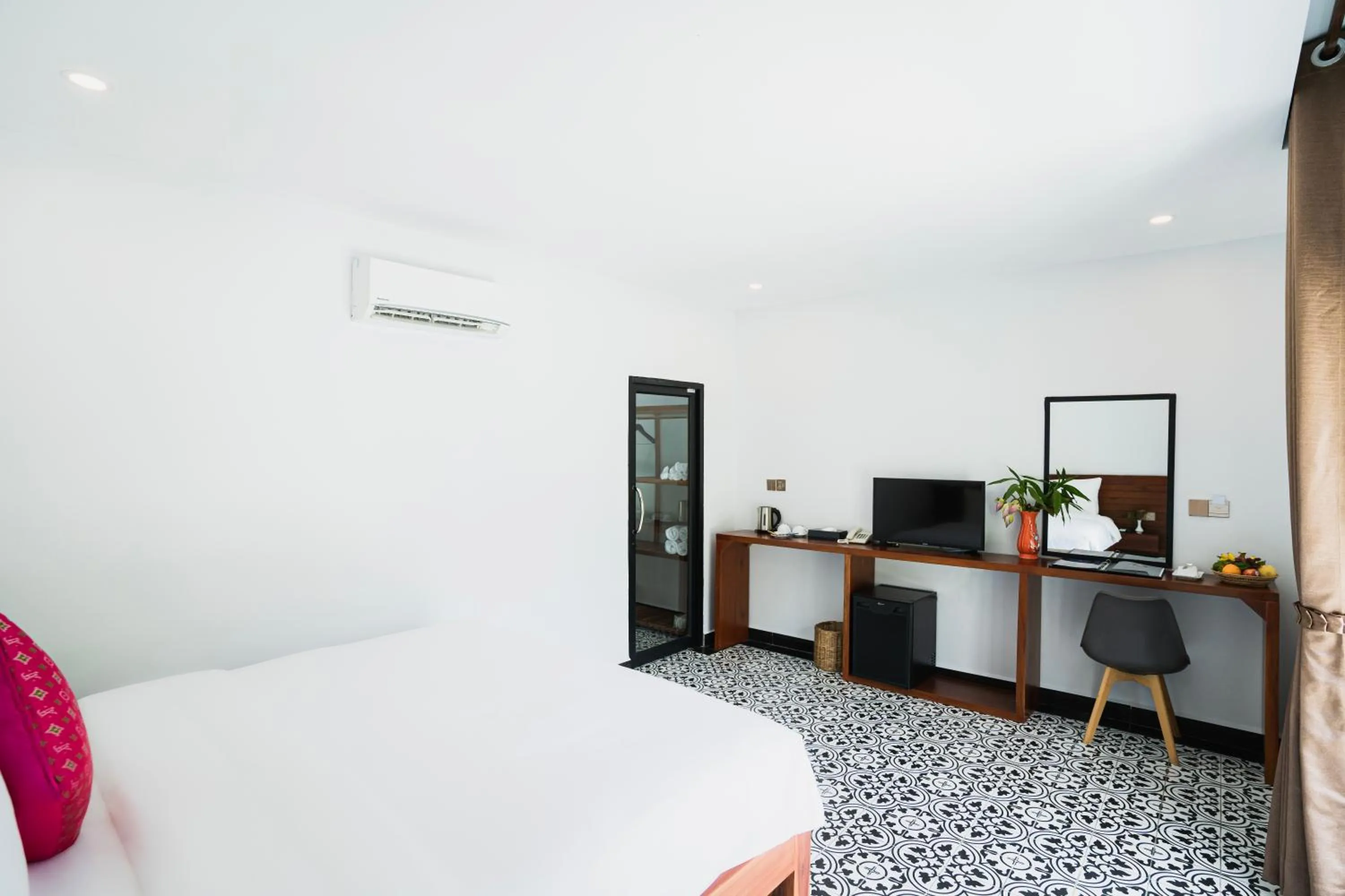 Family Connecting Room Pool Access - Free Shuttle to Town in Kampot Sweet Boutique