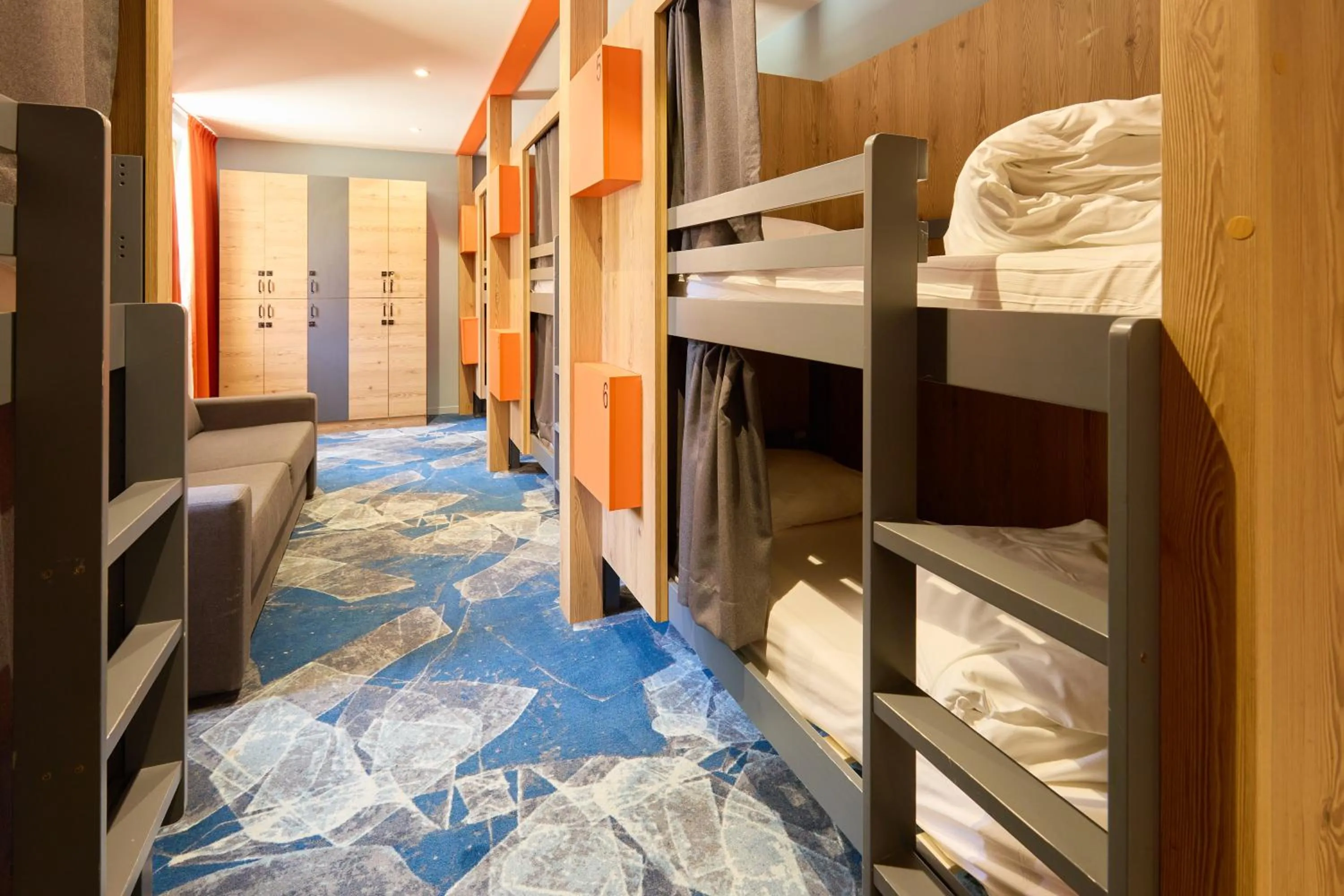 Single Bed in 10-Bed Dormitory Room in Hotel Base Camp Lodge - Les 2 Alpes