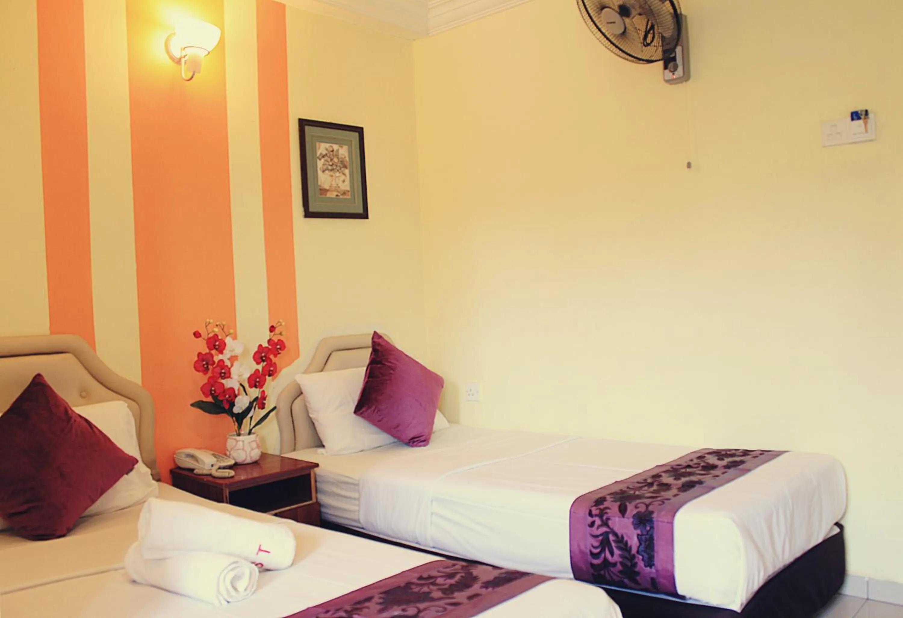 Twin Room in Sun Inns Hotel Meru Raya