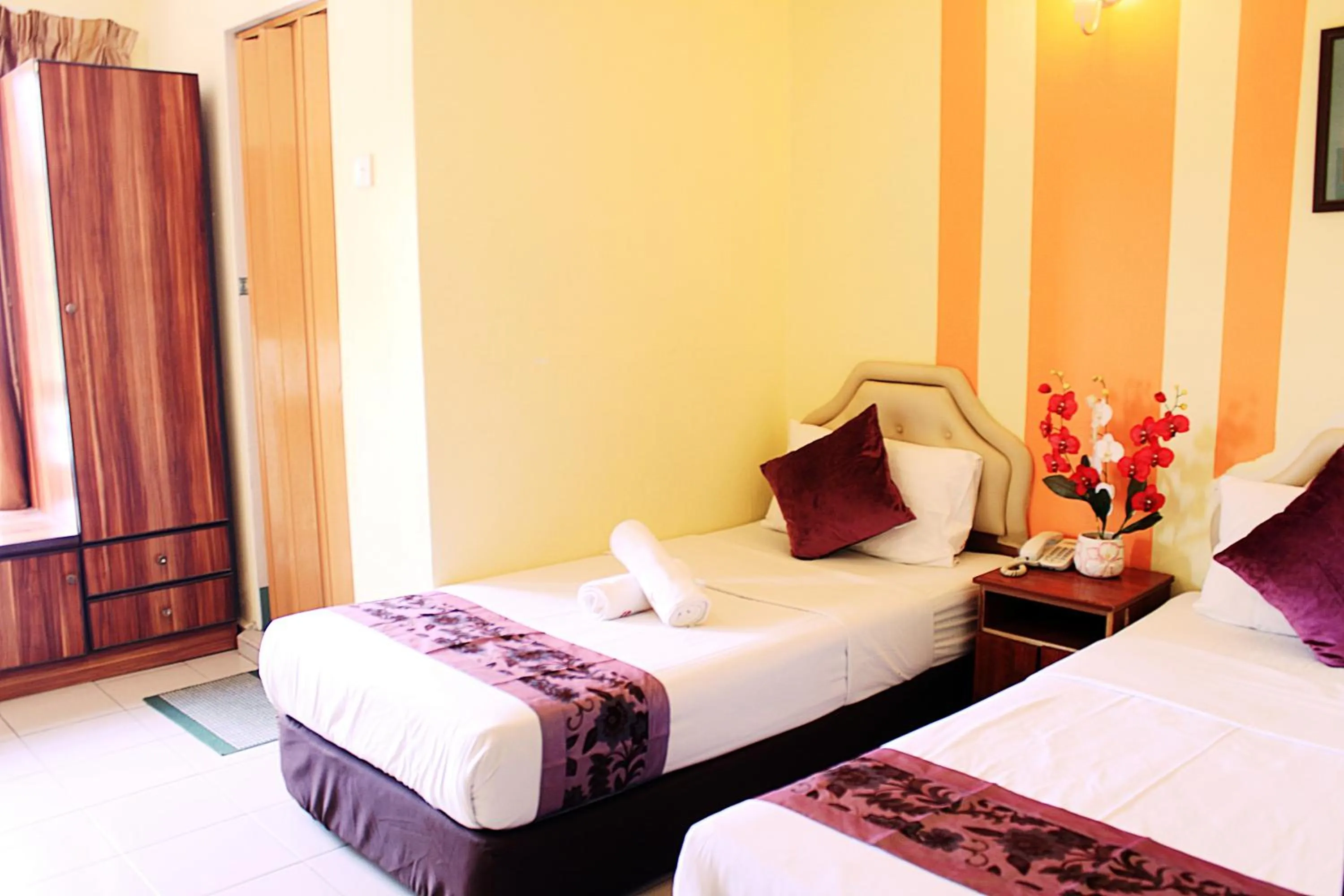 Twin Room in Sun Inns Hotel Meru Raya