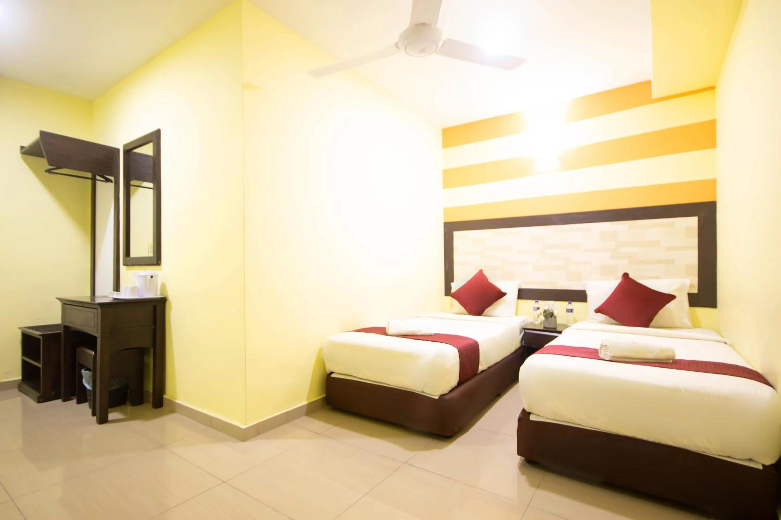 Twin Room in Sun Inns Hotel Meru Raya